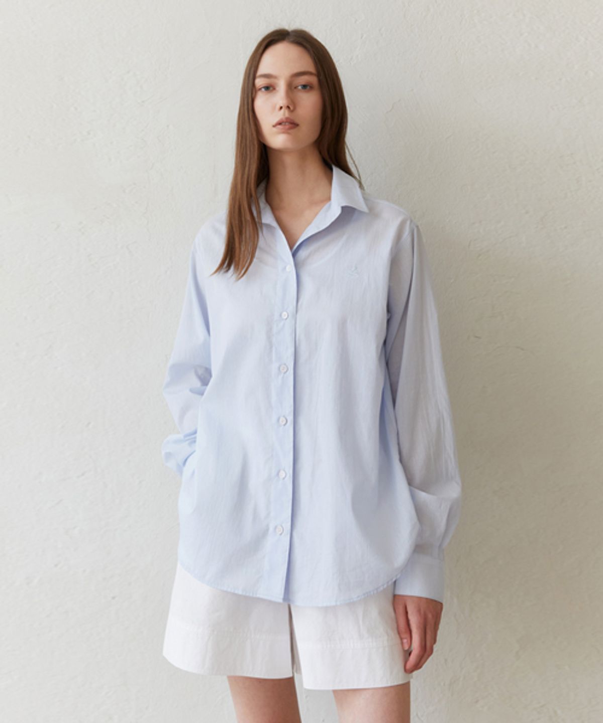 레이디 볼륨(LADY VOLUME) BASIC LOGO PLAY SHIRT_LIGHT BLUE