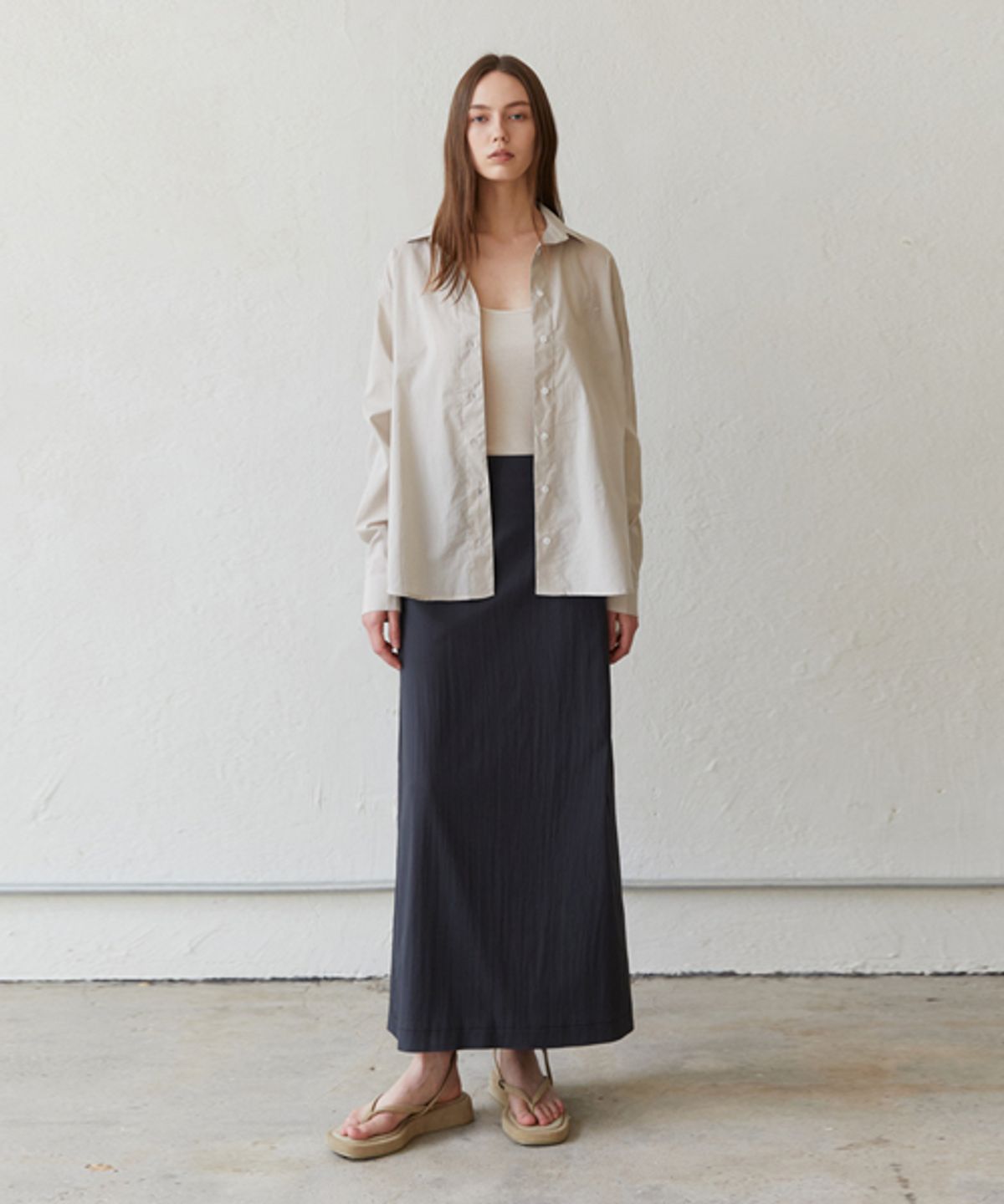 레이디 볼륨(LADY VOLUME) BASIC LOGO PLAY SHIRT_BEIGE