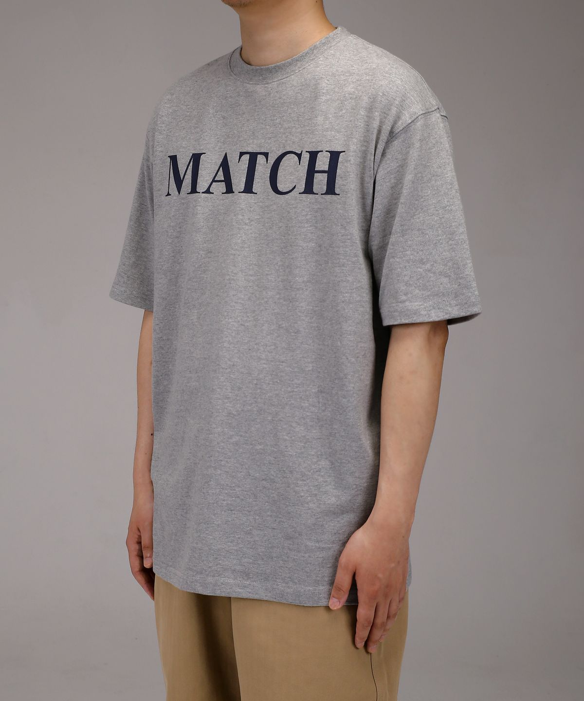 유니드가먼츠(YOUNEEDGARMENTS) MATCH 반팔 티 (그레이)