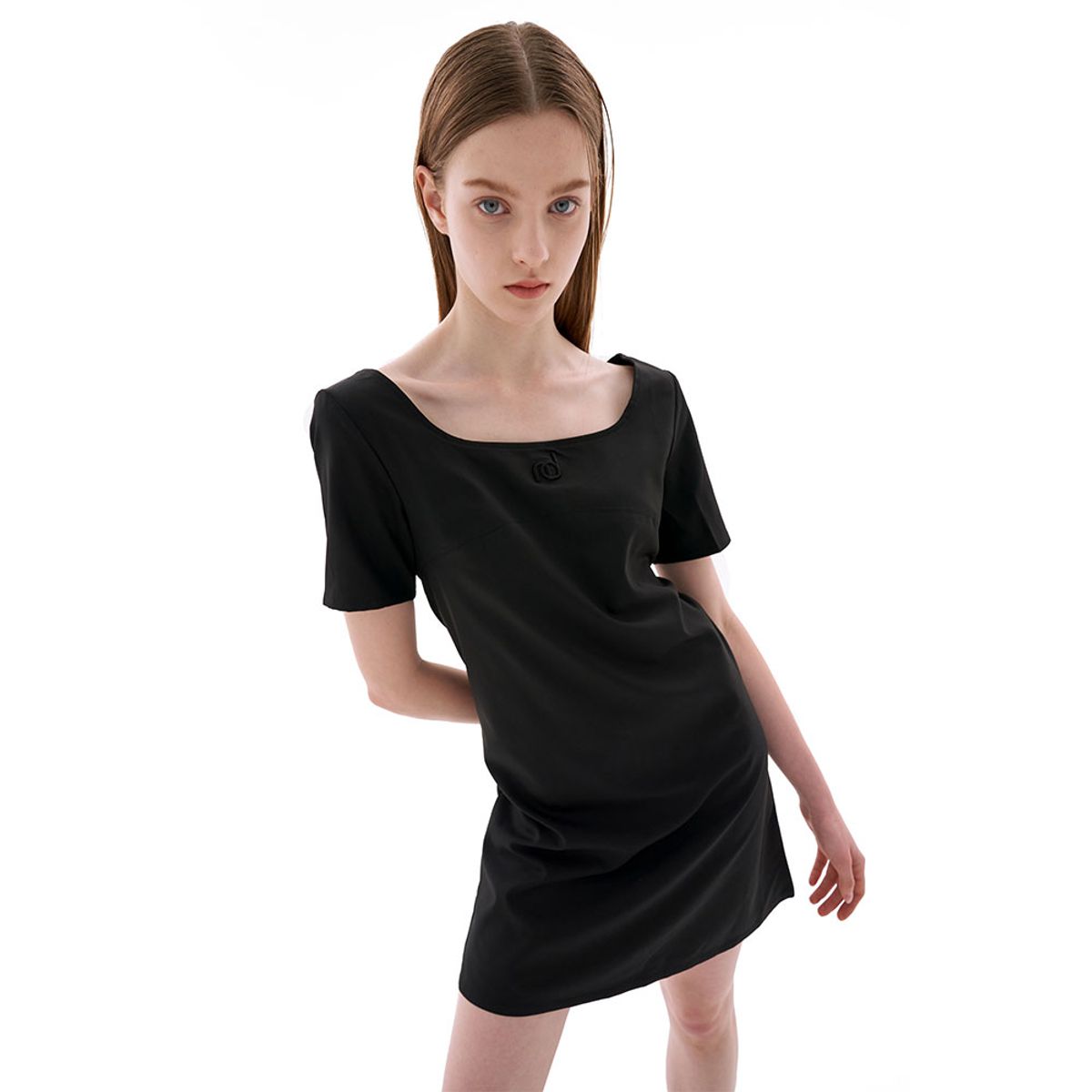 누댓(NUDAT) nd minimal short dress black