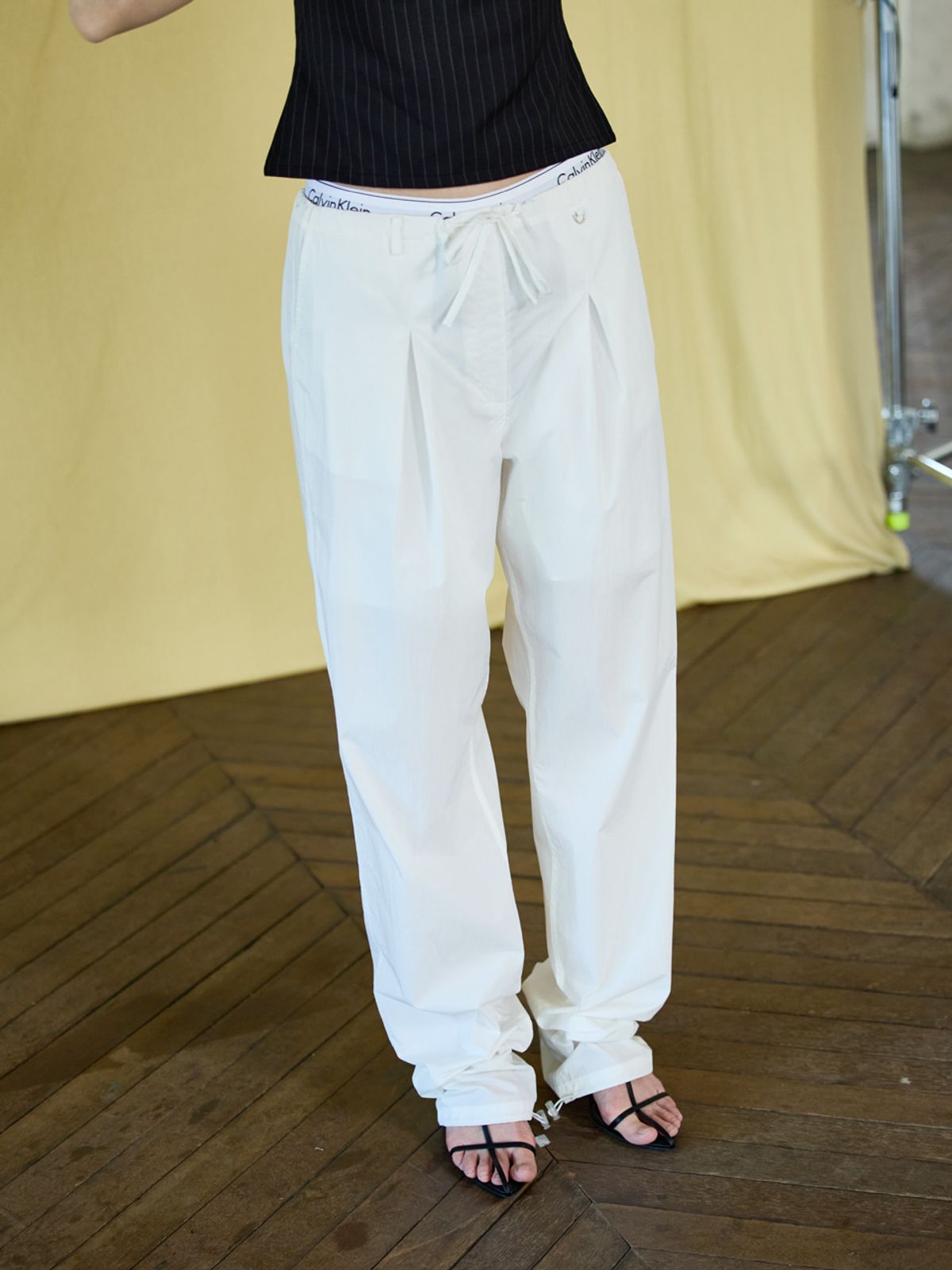 위메농(OUI MAIS NON) Colin low nylon slacks