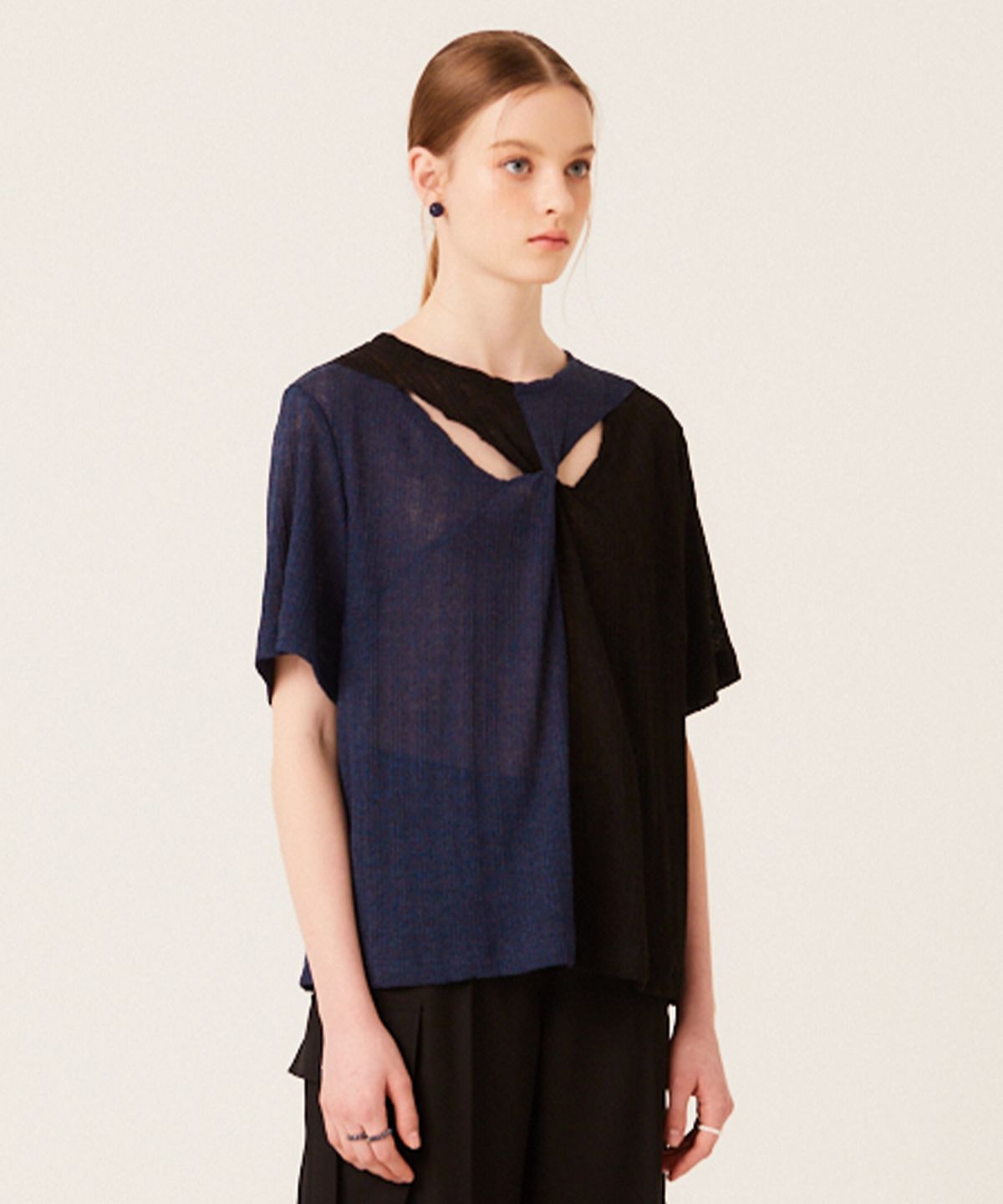 더 스튜디오 케이(THE STUDIO K) TWISTED LINEN KNIT TOP (NAVY)