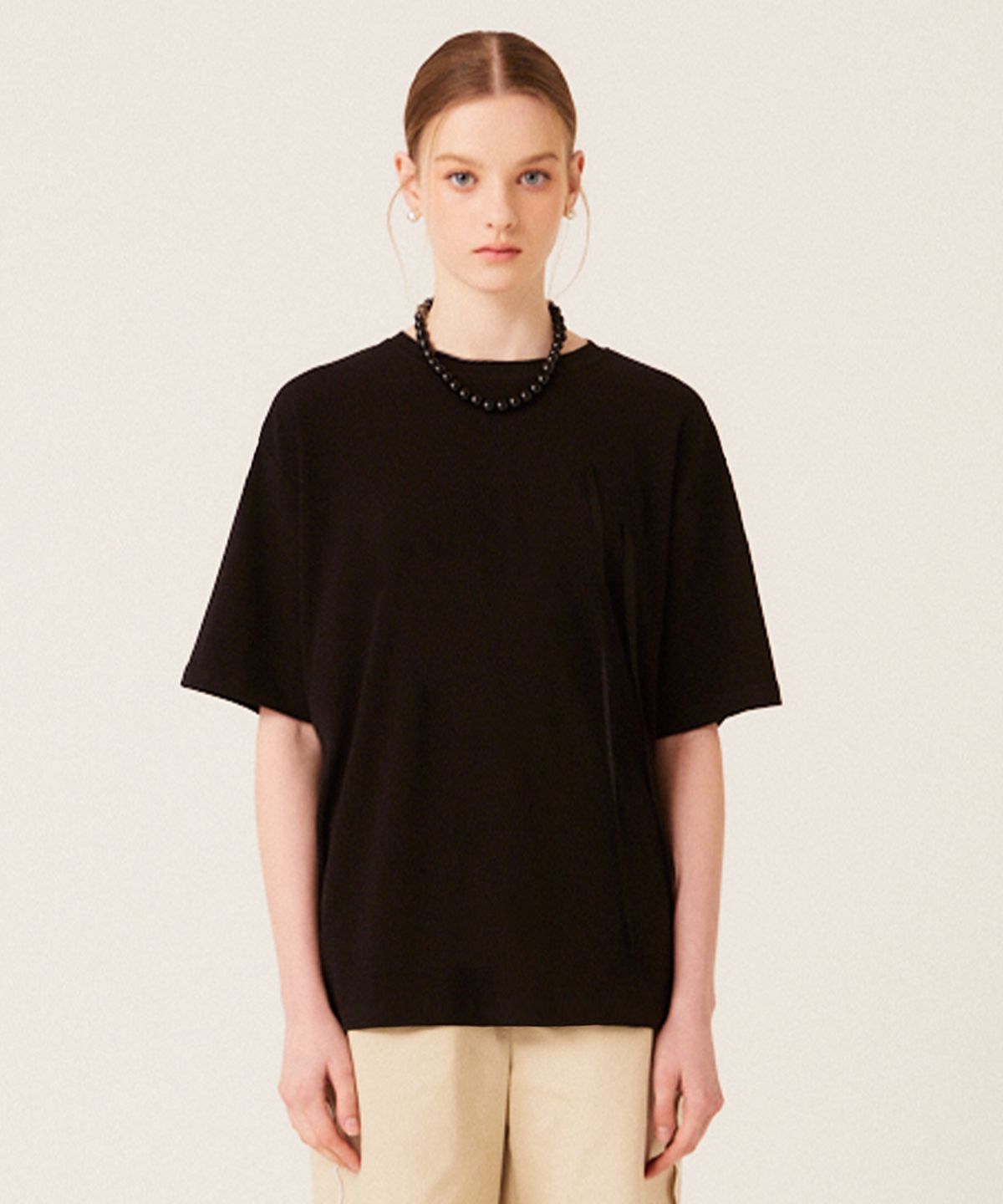 더 스튜디오 케이(THE STUDIO K) K LOGO RIBBON POINT T-SHIRTS (BLACK)