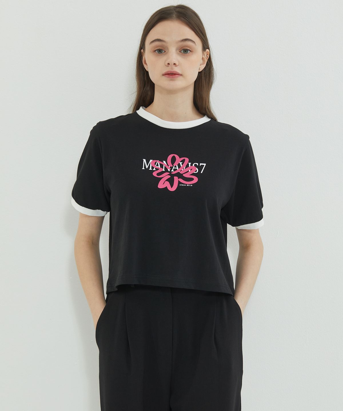 마나비스세븐(MANAVIS7) Clover Coloring Line T-shirt Black