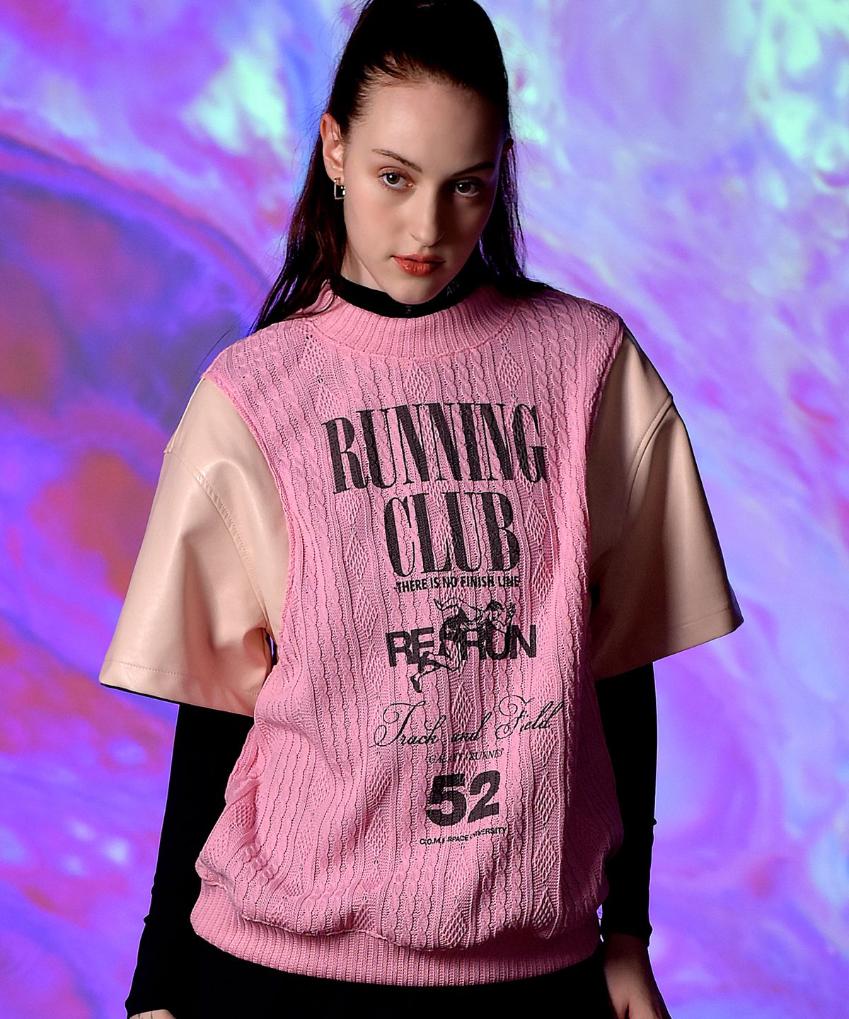 씨오엠이(COME) [UNISEX] Leather-Sleeve Cable-Knit Sweater (Pink)