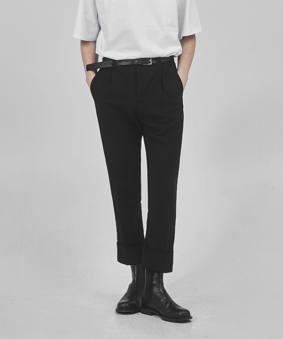 단하우스(DAAN HAUS) BLACK Wool Blend Turn Up Crop Slacks