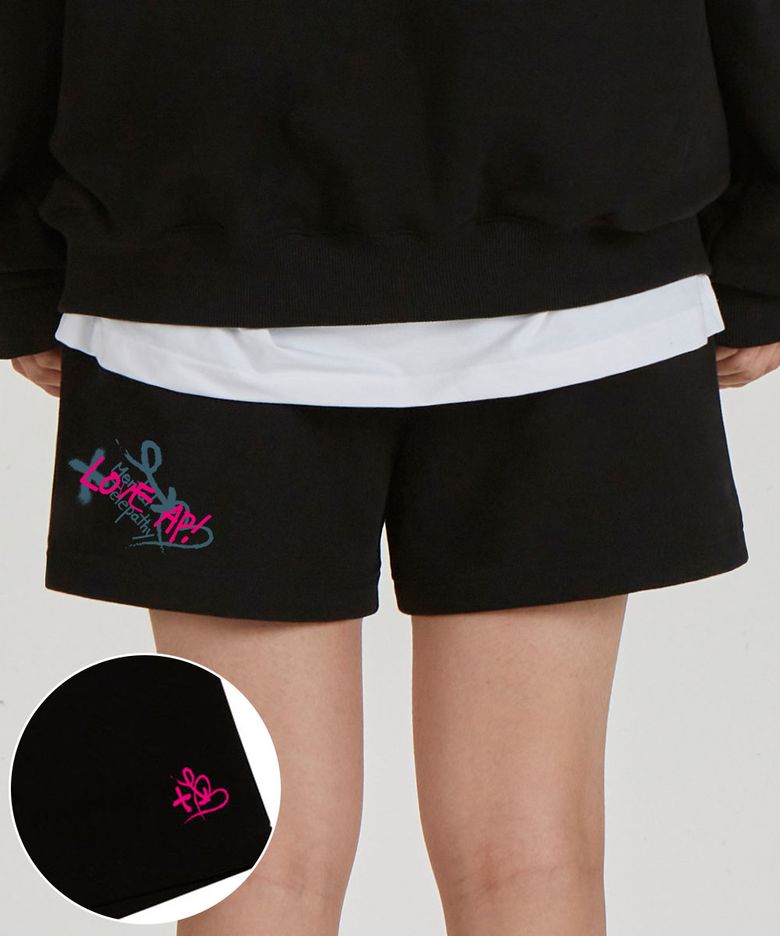 러브 에이피 그라피티 컴포터블 와플쮸리 반바지_블랙