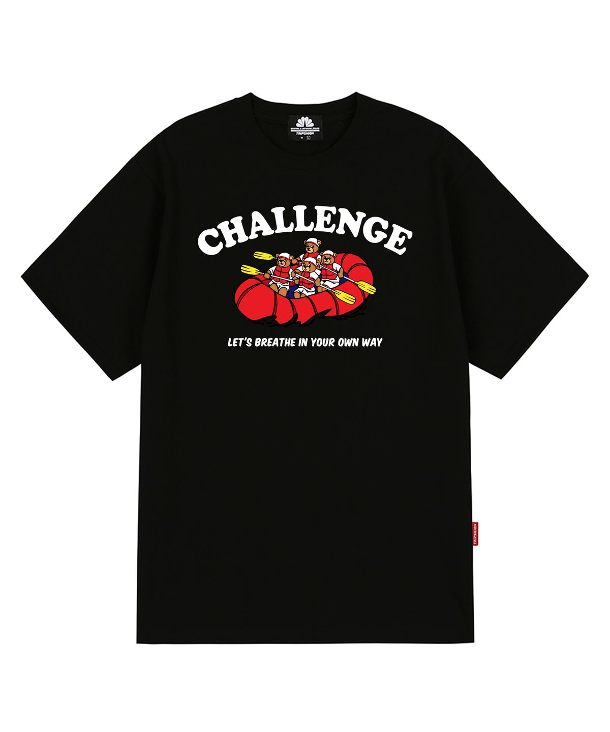 트립션(TRIPSHION) CHALLENGE BOAT BEAR GRAPHIC 티셔츠 - 블랙