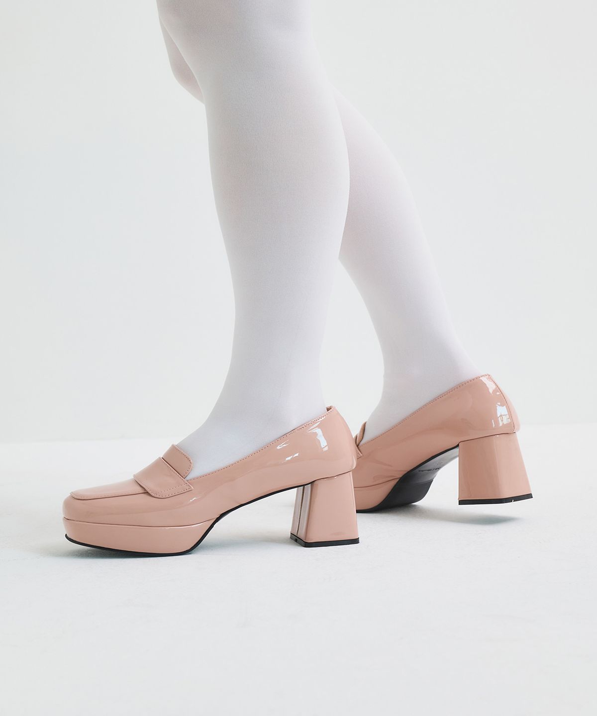 솔트앤초콜릿(SALT AND CHOCOLATE) Y2K 스퀘어 토 에나멜 블록 힐 펌프스 412211011 (7cm/2colors)