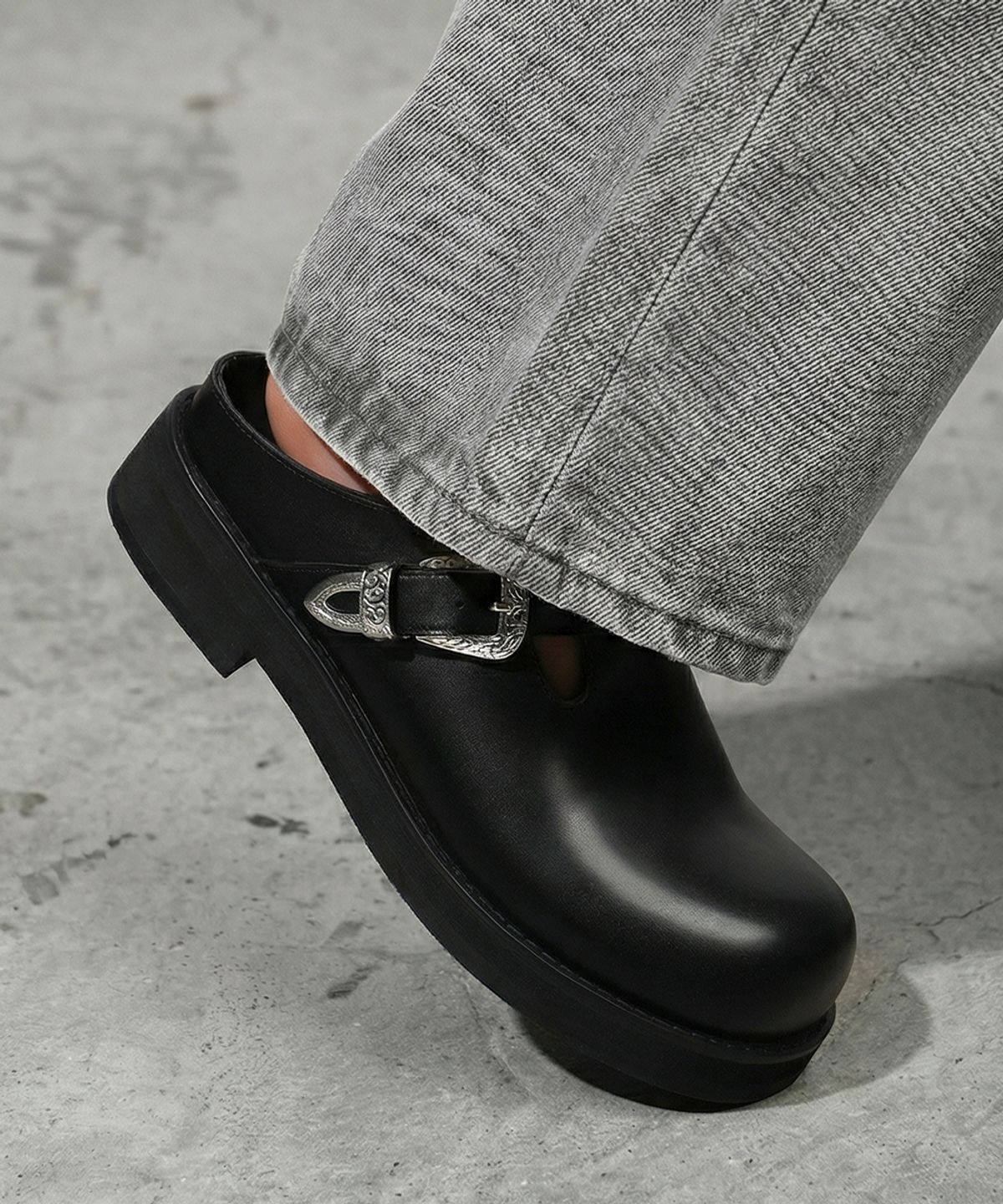 피렌체 아뜨리에(FIRENZE ATELIER) [SECOND.A] 엔틱버클 6CM 벌룬 블로퍼 2NDS090B [BLACK]