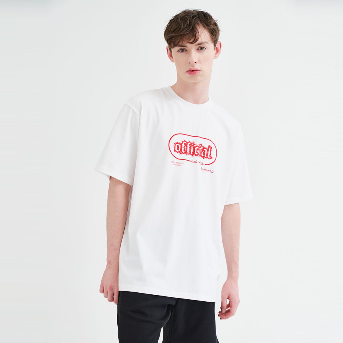 코드아이엠(CODE I'M) 오피셜 아트워크 프린팅 오버핏 반팔티 화이트