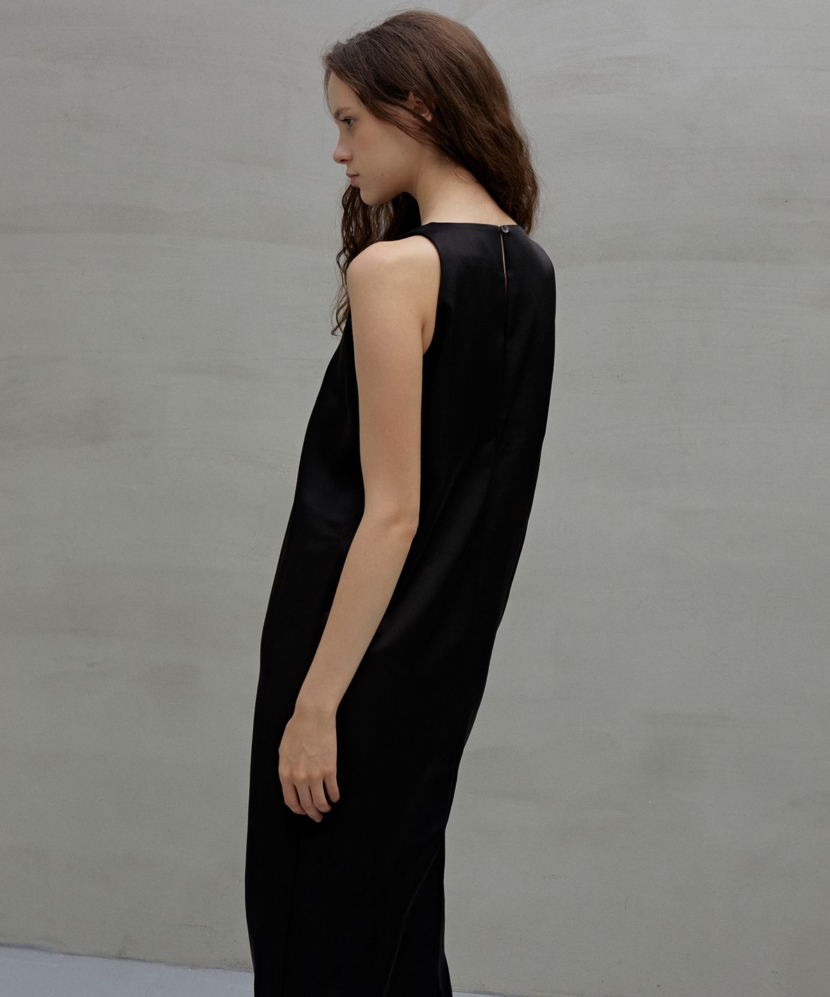 랭5(LANG5) [BRYN] LONG SLIT ONE-PIECE [브린] 롱 슬릿 원피스