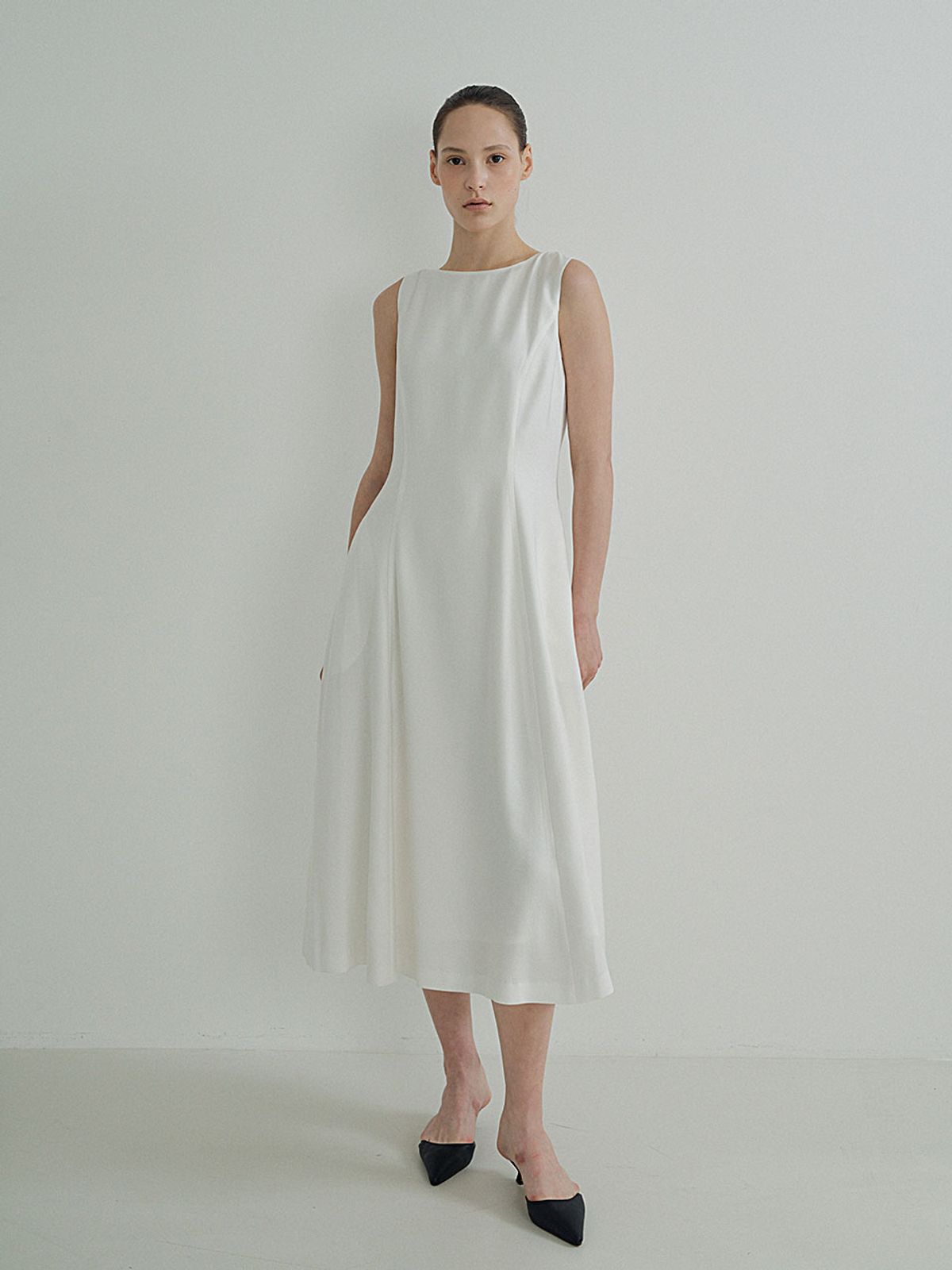 플로우먼(FLOWOMEN) Flare Sleeveless Dress_Off White