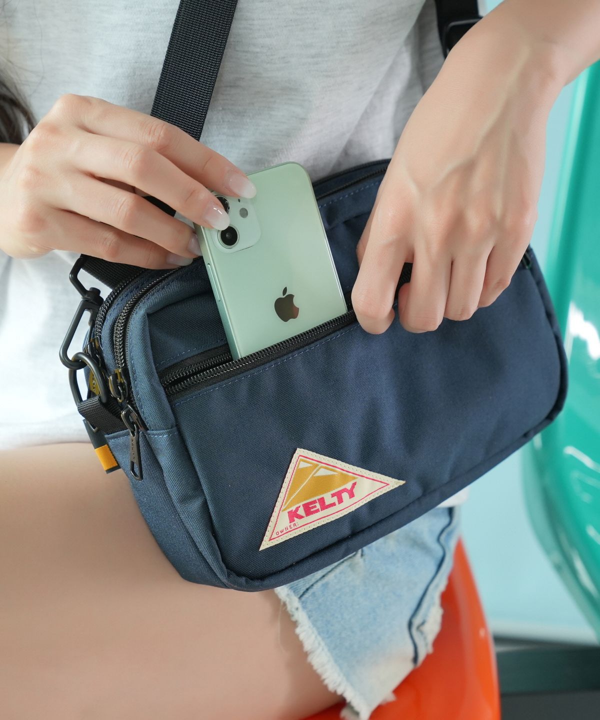켈티(KELTY) 랙탱글 짚 숄더백 (RECTANGLE ZIP SHOULDER)
