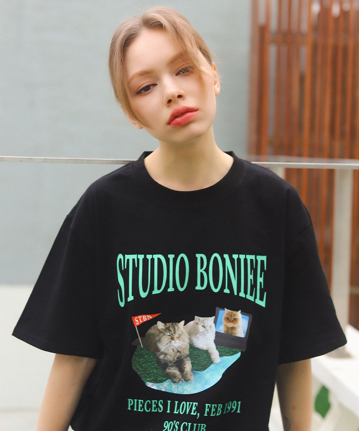 보늬(BONIEE) 페르시안 친칠라 캣 콜라주(Cat Collage) 고양이 그래픽 루즈 티셔츠 블랙
