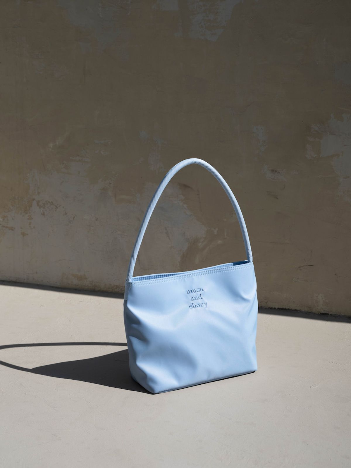 무쿠앤에보니(MUCU AND EBONY) Nearest Bag _ Light blue