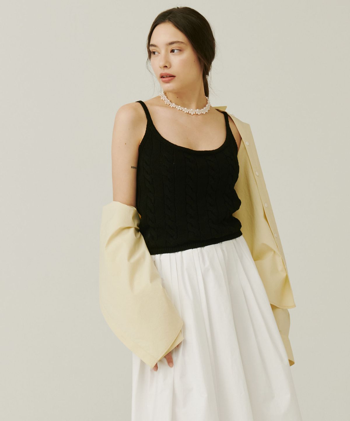 쏘이르(SO IR) RIBBED SLEEVELESS KNIT - BLACK