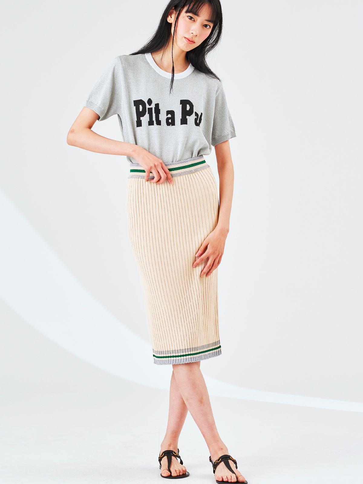 로희어패럴(ROHEE APPAREL) 메탈릭 라인 포인트 니트 스커트 / 베이지