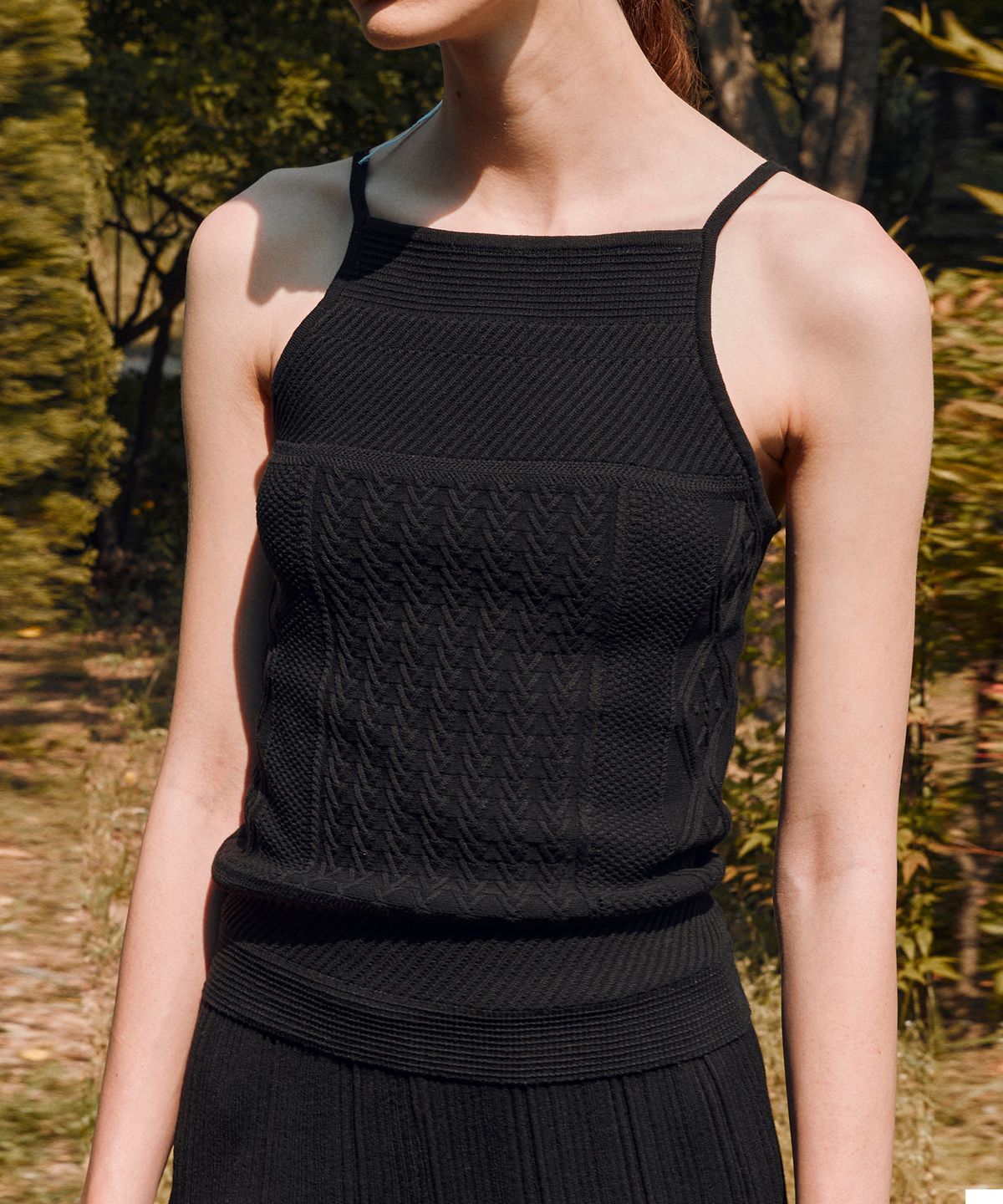 리이(RE RHEE) HALTER NECK KNITTED TOP BLACK