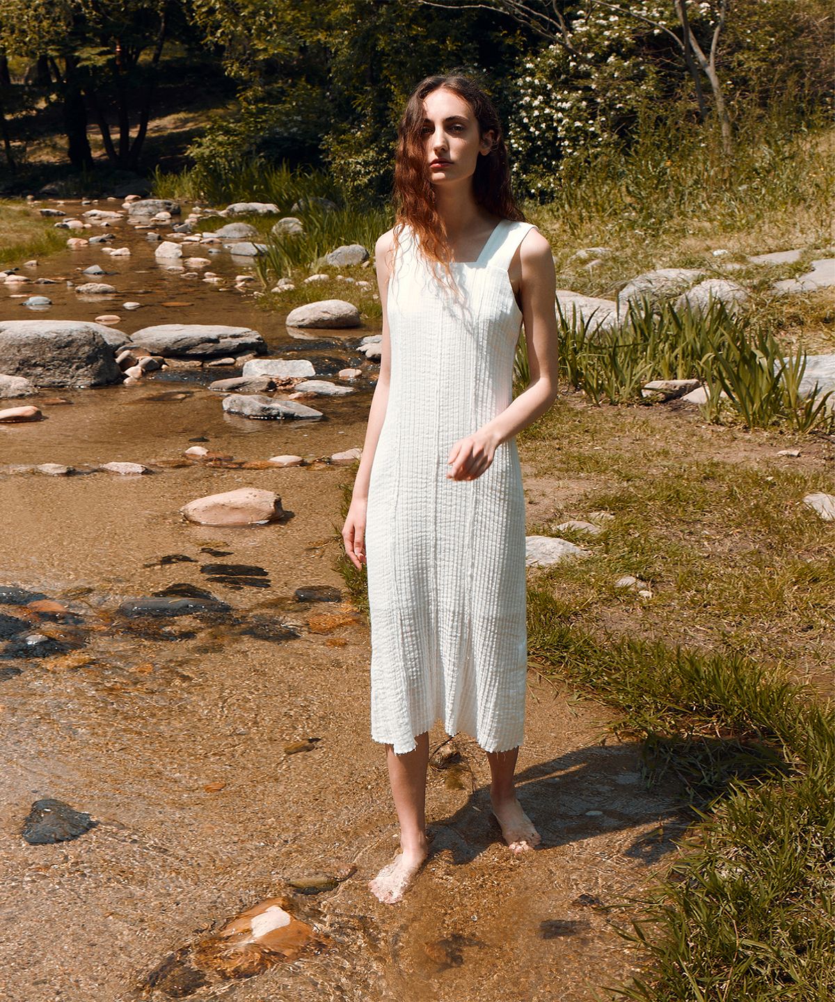 리이(RE RHEE) RAW HEM SQUARE-NECK MIDI DRESS