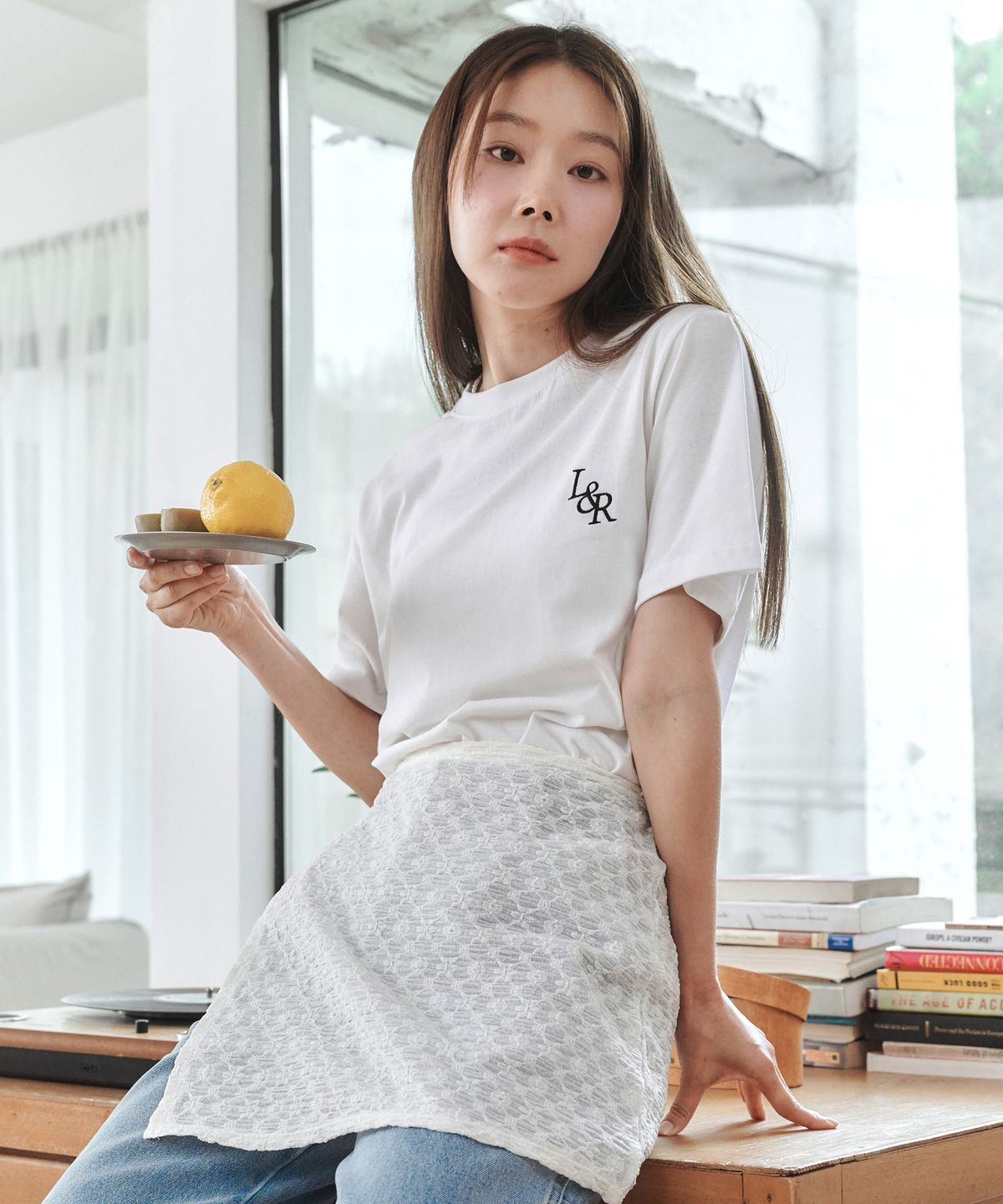 로시로우(LOSSYROW) Signature Logo Half-Sleeve T-shirt  [white]