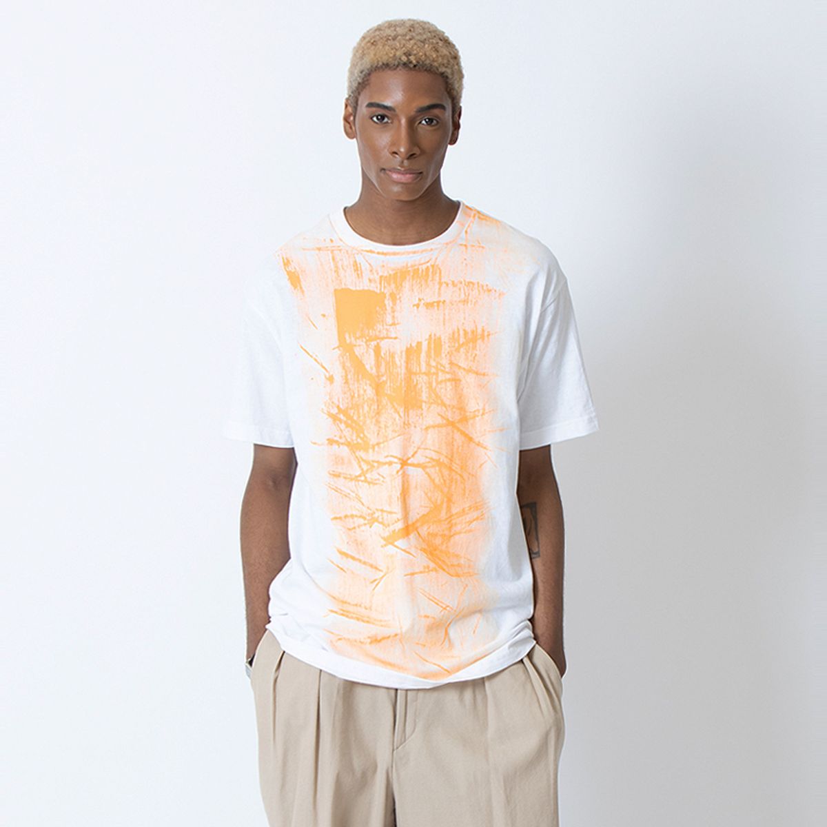 스트라이크(STRIKE) 갤러리 오버핏 티셔츠 (WHITE-ORANGE)