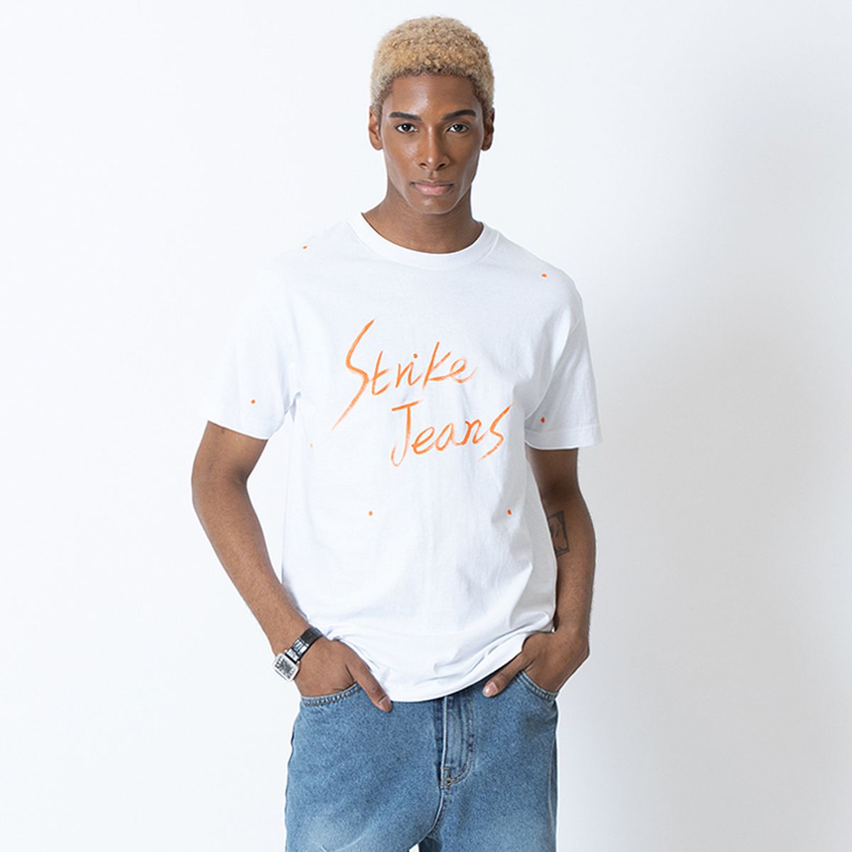스트라이크(STRIKE) 레터링 도트 오버핏 티셔츠 (WHITE-ORANGE)