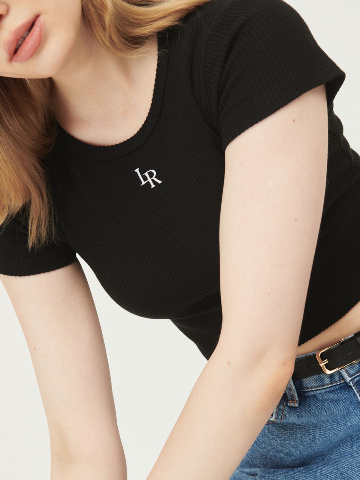 로시로우(LOSSYROW) Logo Ribbed Crop Half Sleeve T-Shirt [black]