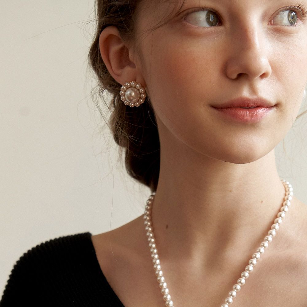 ◇TATIANA◇ Fleur pearl post earrings_EC1673 MUSINSA | TATIANA Fleur Pearl Post Earrings_EC1673