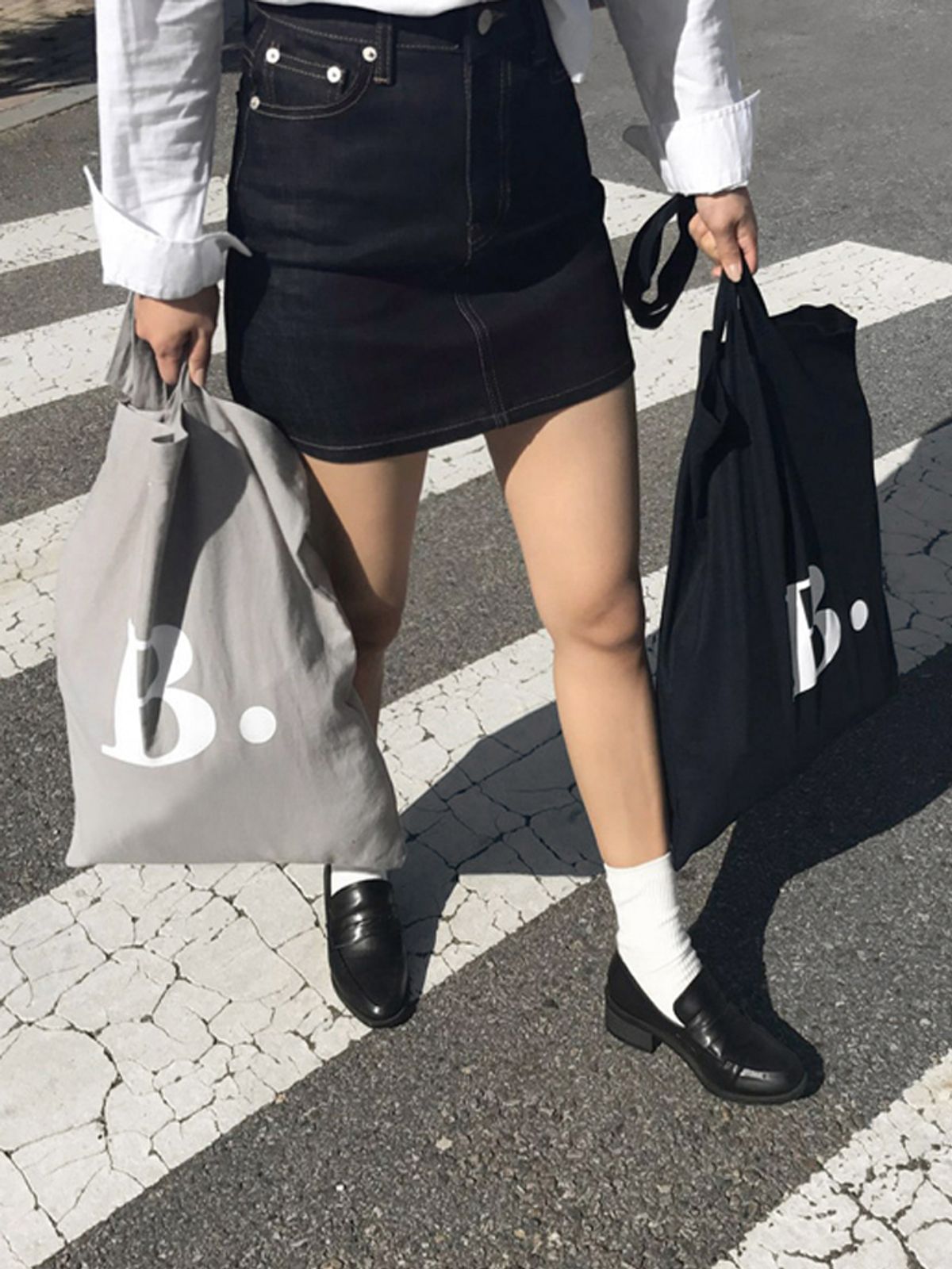 애프터눈라이브(AFTERNOONLIVE) B(brooklyn blue bookshop) Shoulder Bag (Light Gray)