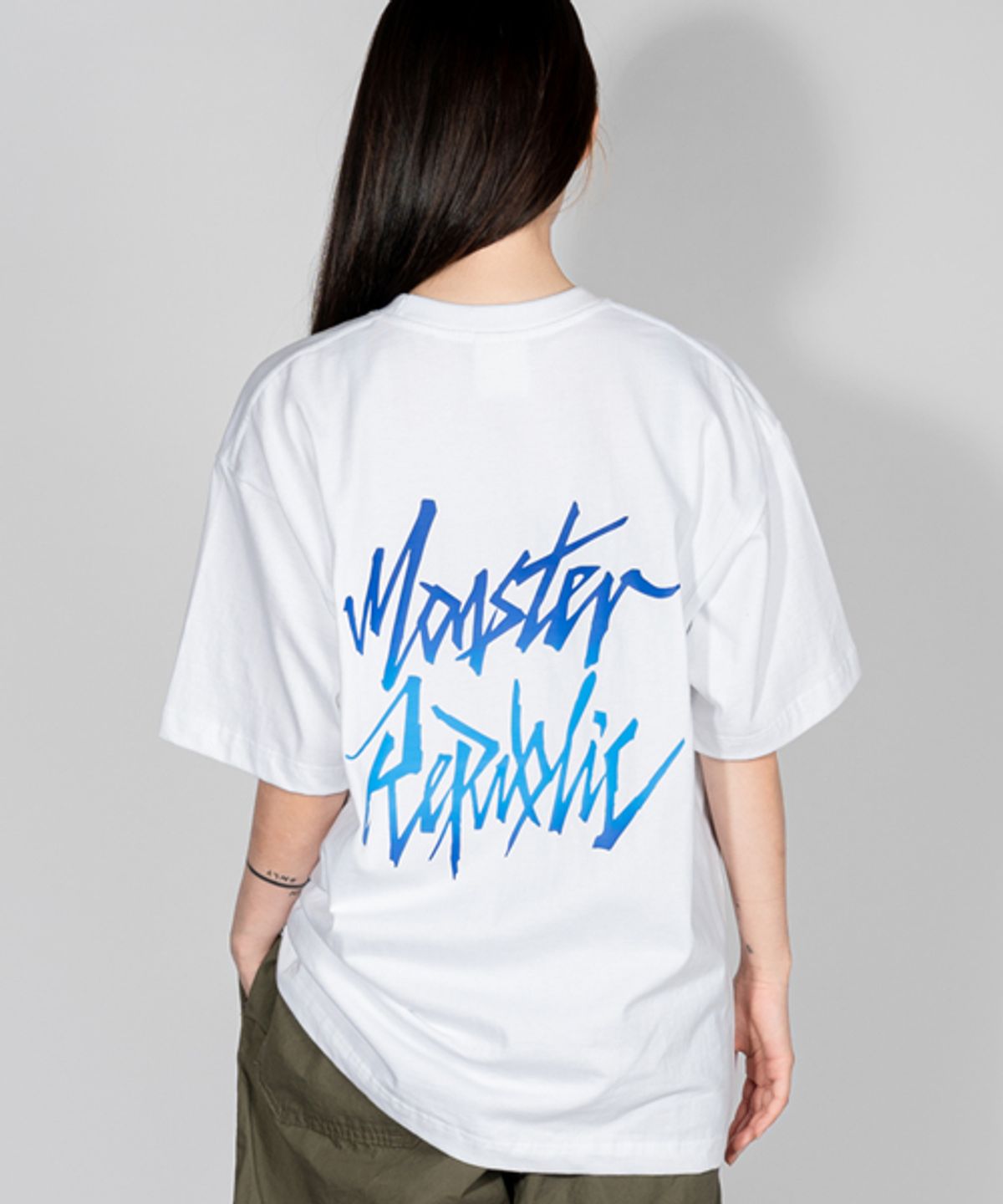 몬스터리퍼블릭(MONSTER REPUBLIC) 무브먼트 로고 블루웨이브 티셔츠 화이트