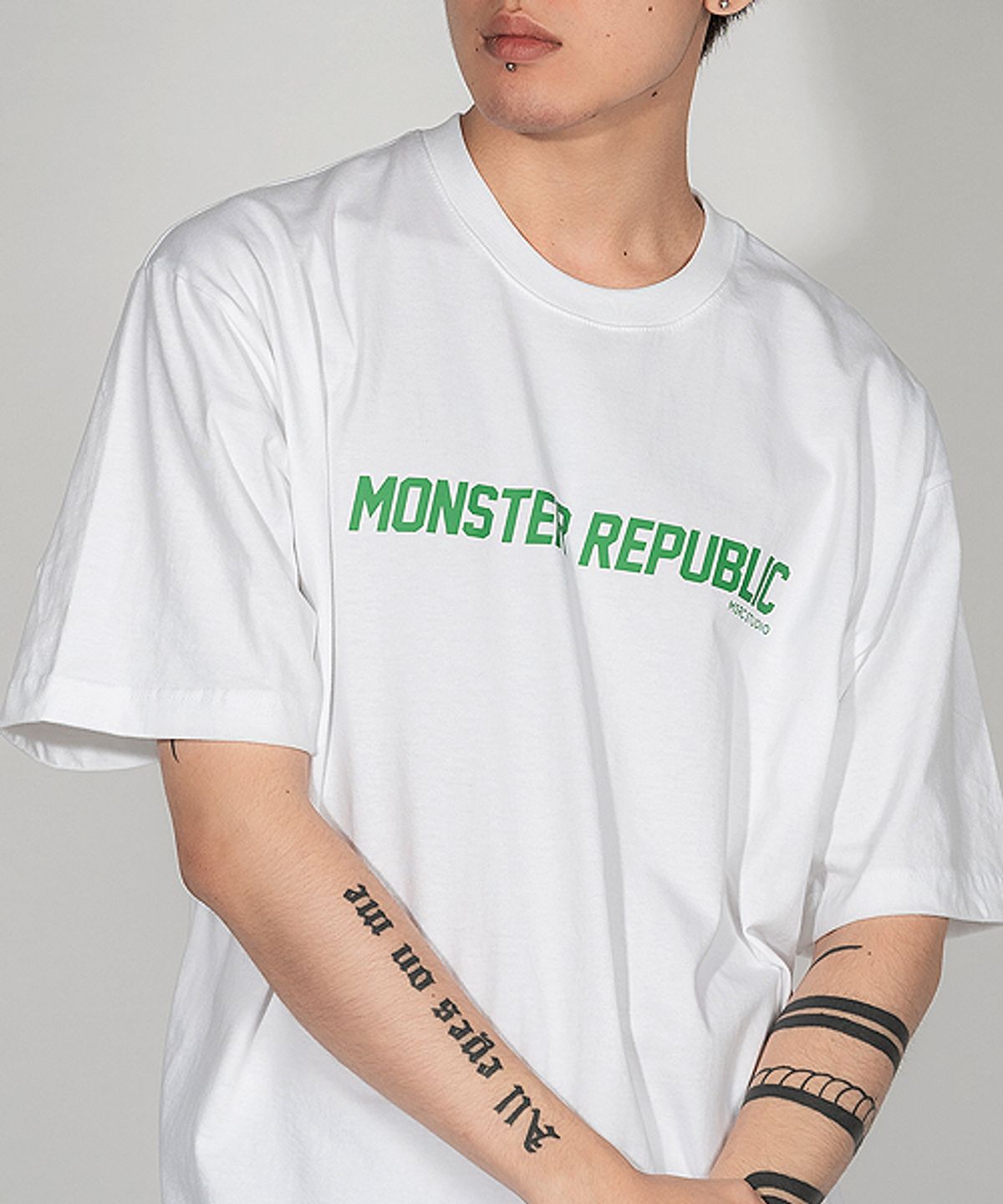 몬스터리퍼블릭(MONSTER REPUBLIC) 몬스터 베이직 로고 라이트그린 티셔츠 화이트