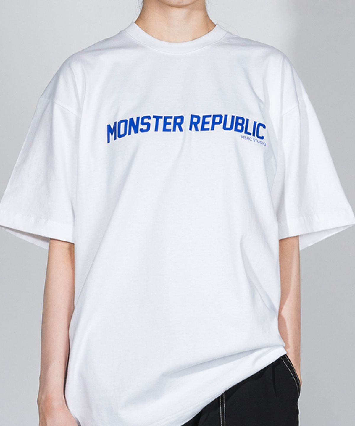 몬스터리퍼블릭(MONSTER REPUBLIC) 몬스터 베이직 로고 블루 티셔츠 화이트