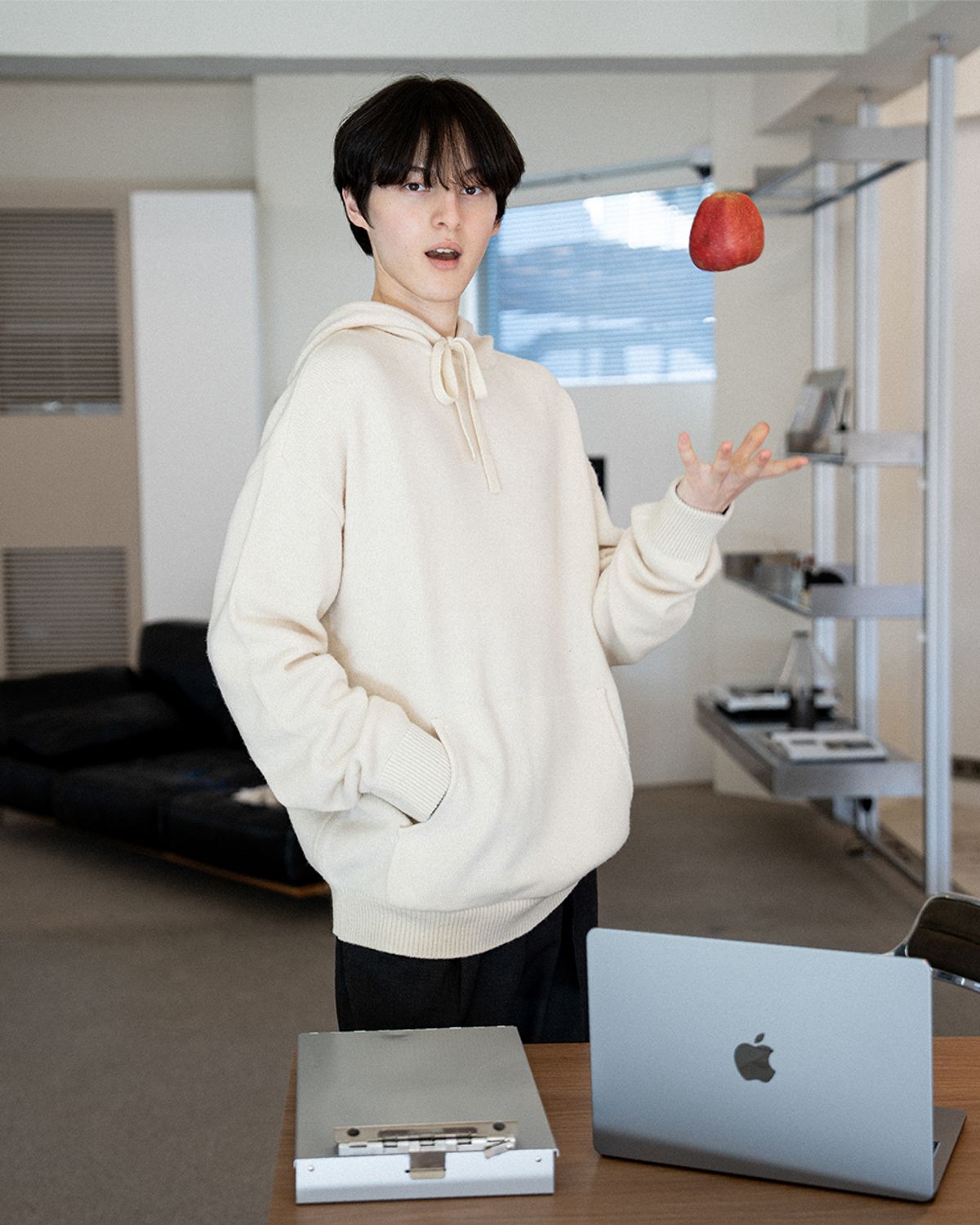 아스트레이(ASTLAY) Lambswool Hood Sweater (Cream/Navy)