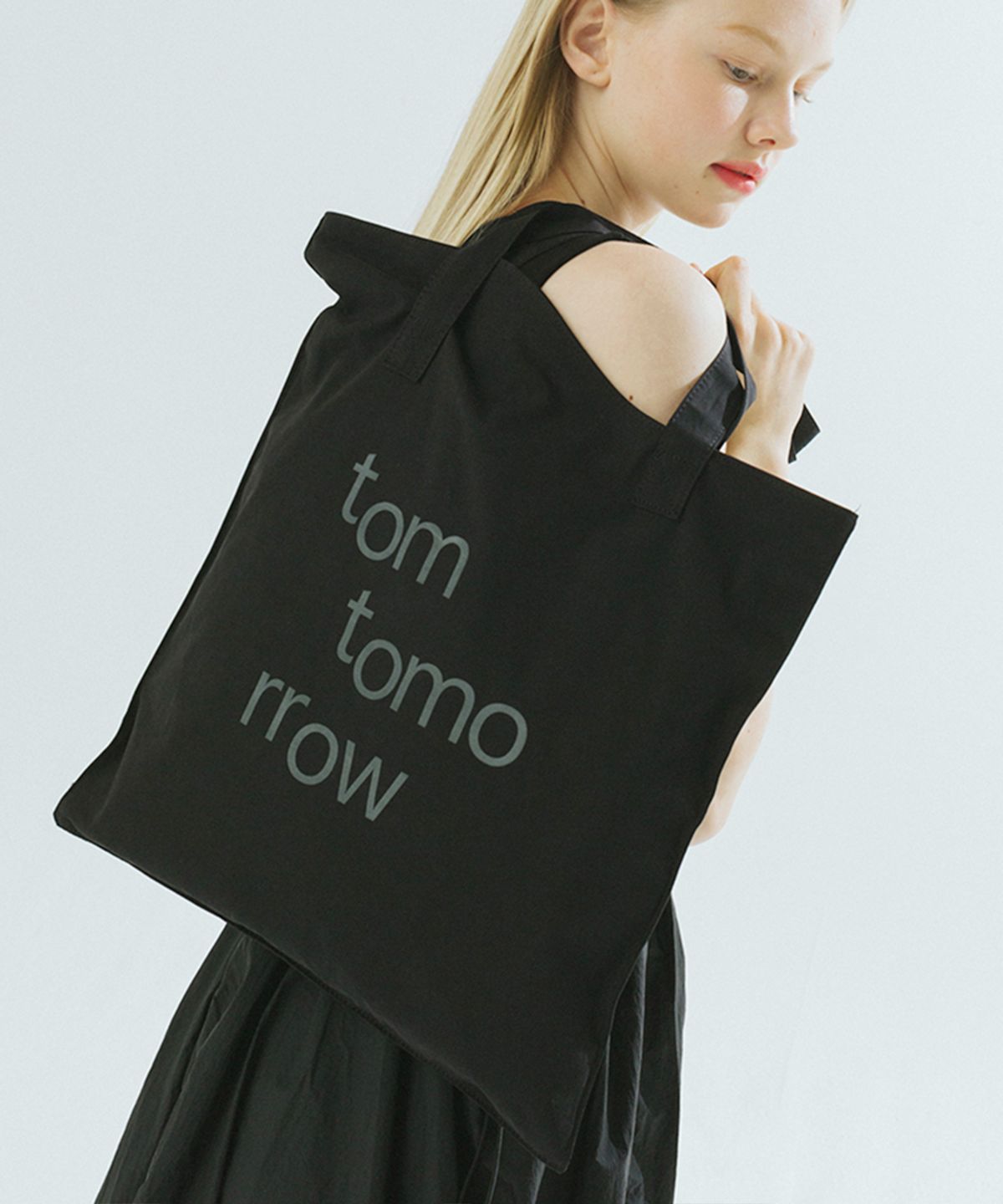 톰투머로우(TOMTOMORROW) wave logo bag [black]