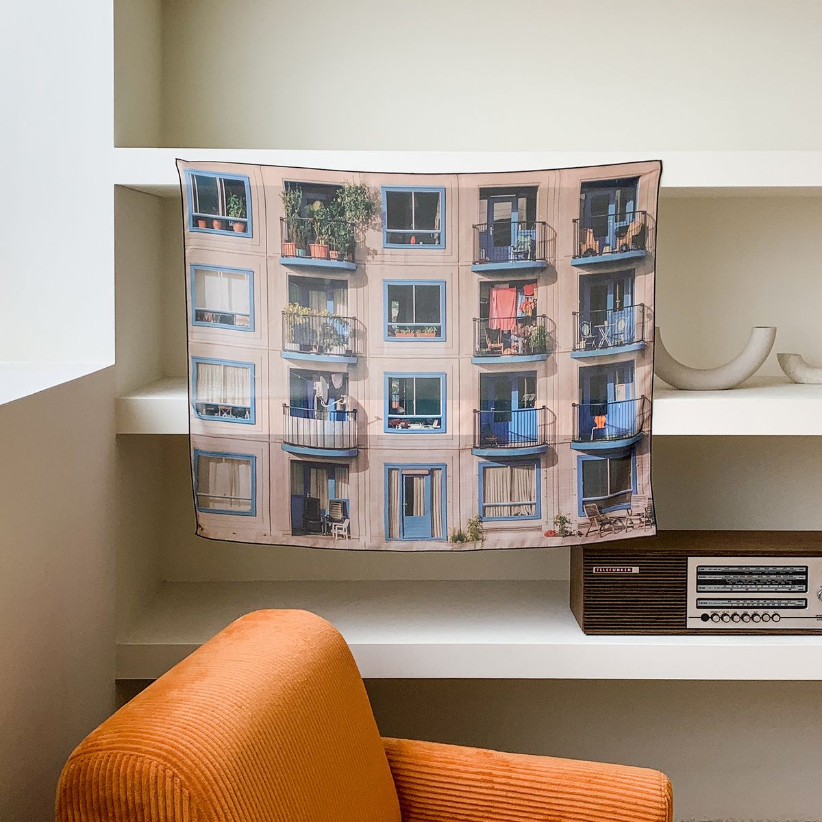 멜팅스튜디오(MELTING STUDIO) 느긋한 오후의 기록 인테리어 패브릭 쉬폰 포스터  / 91번 Bullewijk apartment Amsterdam(90-74cm)