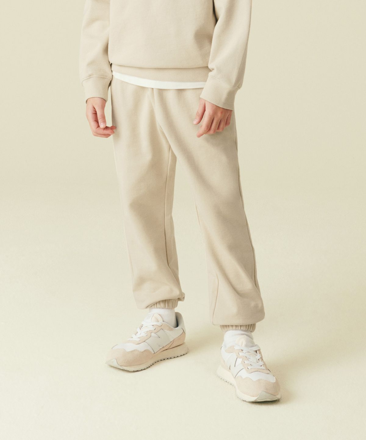 무신사 스탠다드 키즈(MUSINSA STANDARD KIDS) 베이식 스웨트 팬츠 [샌드]