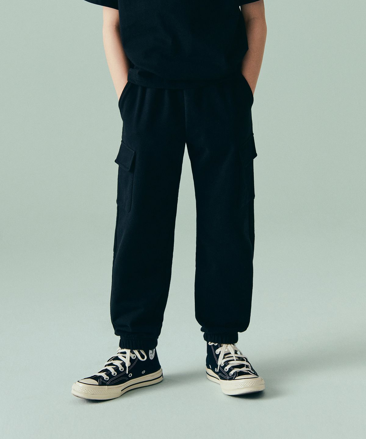 무신사 스탠다드 키즈(MUSINSA STANDARD KIDS) 카고 스웨트 팬츠 [블랙]