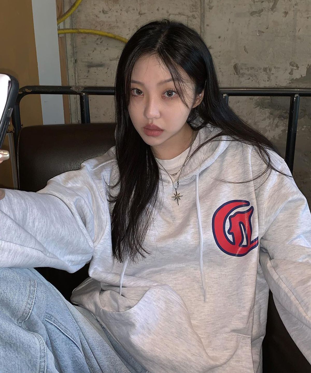 카비시(CAVISH) GOTHIC C LOGO HOODIE LIGHT GREY(CV2CFUM406A)