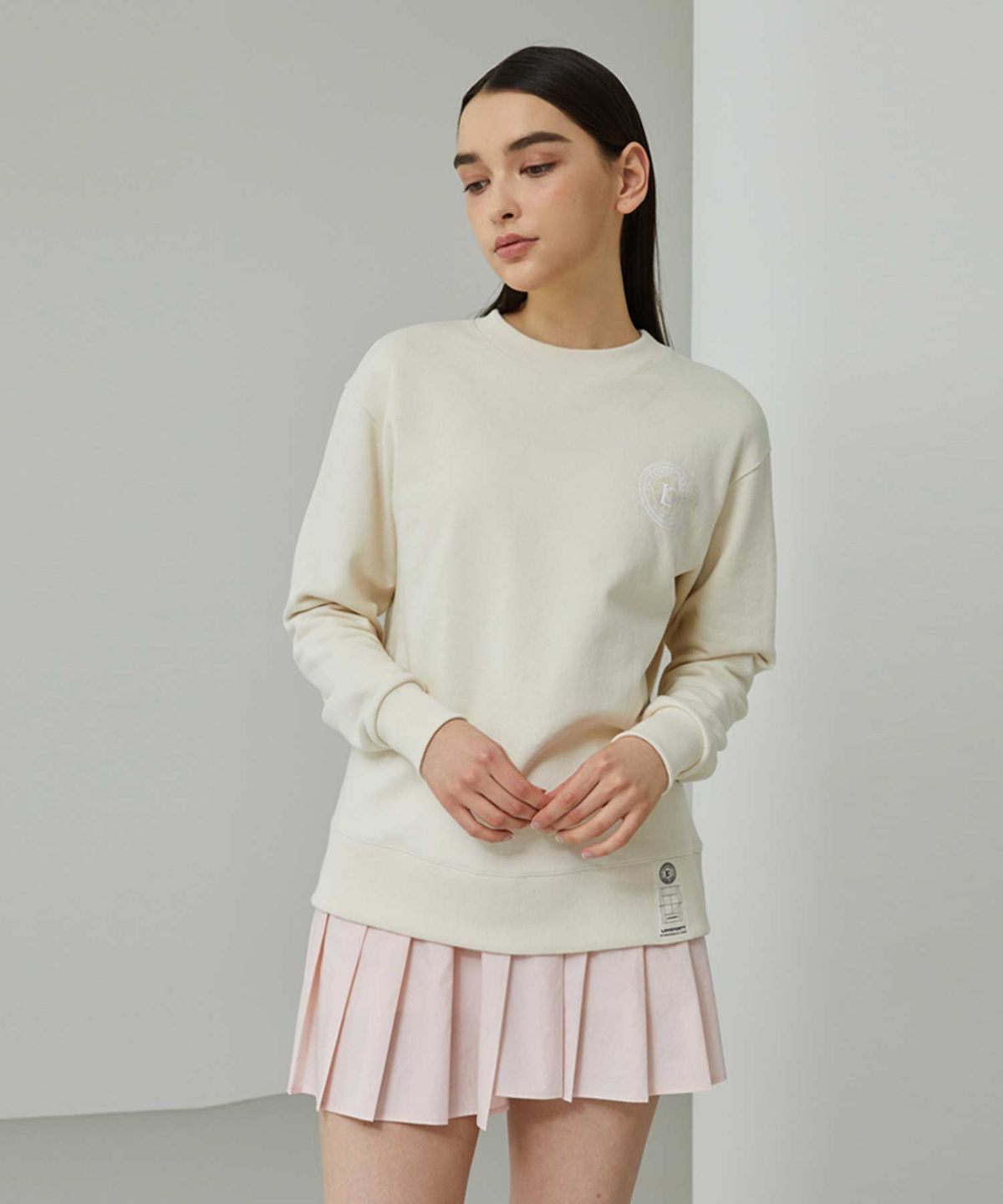 러브포티(LOVEFORTY) LOGO SWEATSHIRT CREAM