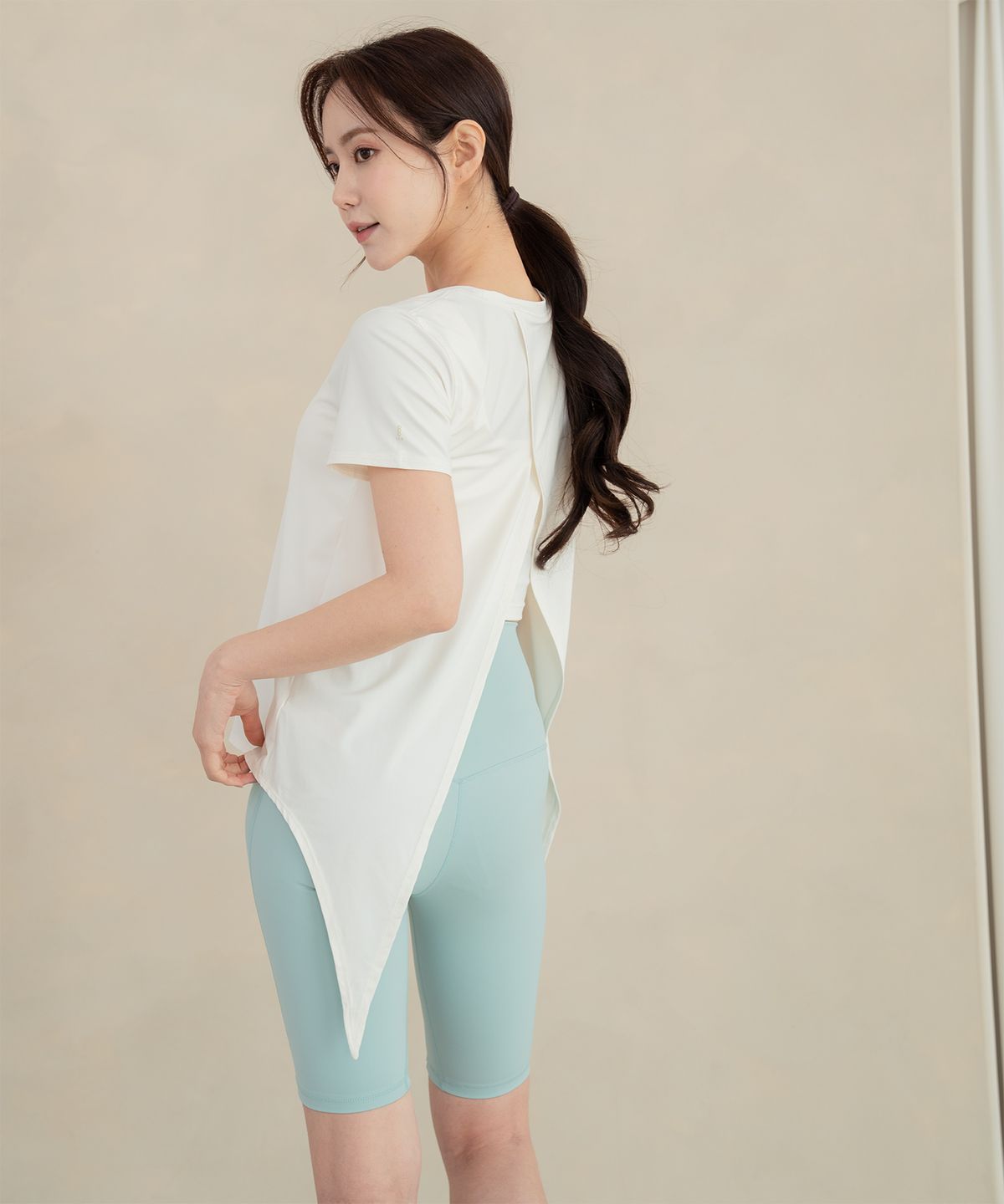 러브유어바디(LOVEYOURBODY) 나일론 백슬릿 반팔티셔츠(오프화이트)