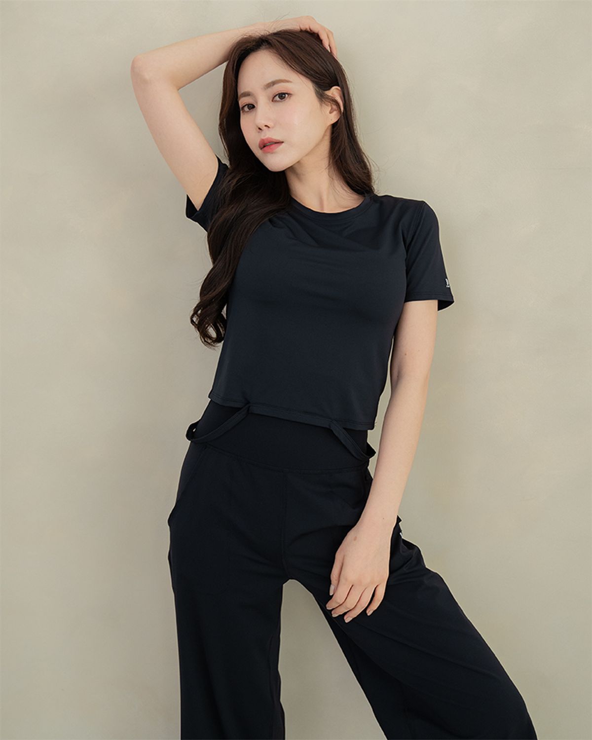 러브유어바디(LOVEYOURBODY) 나일론 밴드 디테일 반팔 티셔츠(블랙)