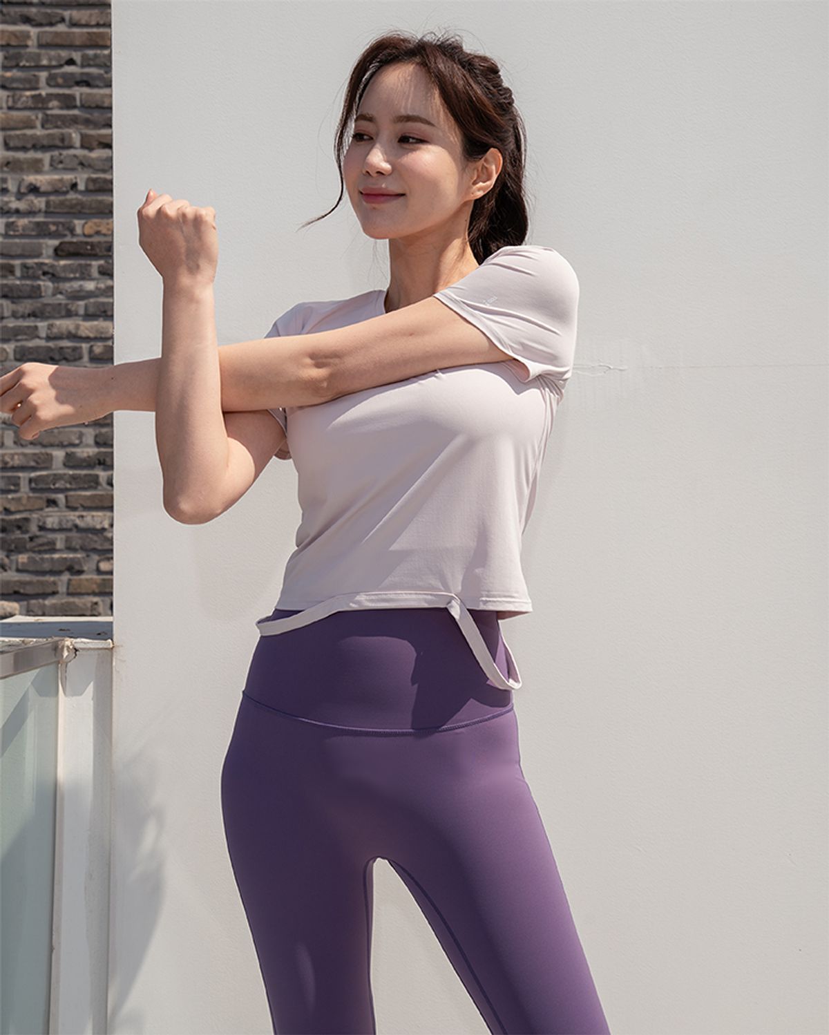 러브유어바디(LOVEYOURBODY) 나일론 밴드 디테일 반팔 티셔츠(페일핑크)