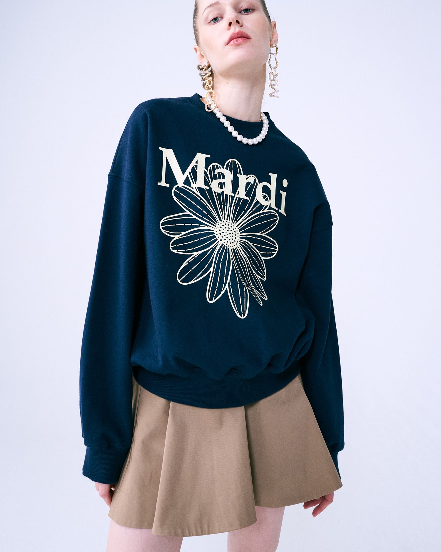 MUSINSA | MARDI MERCREDI SWEATSHIRT FLOWERMARDI_NAVY CREAM