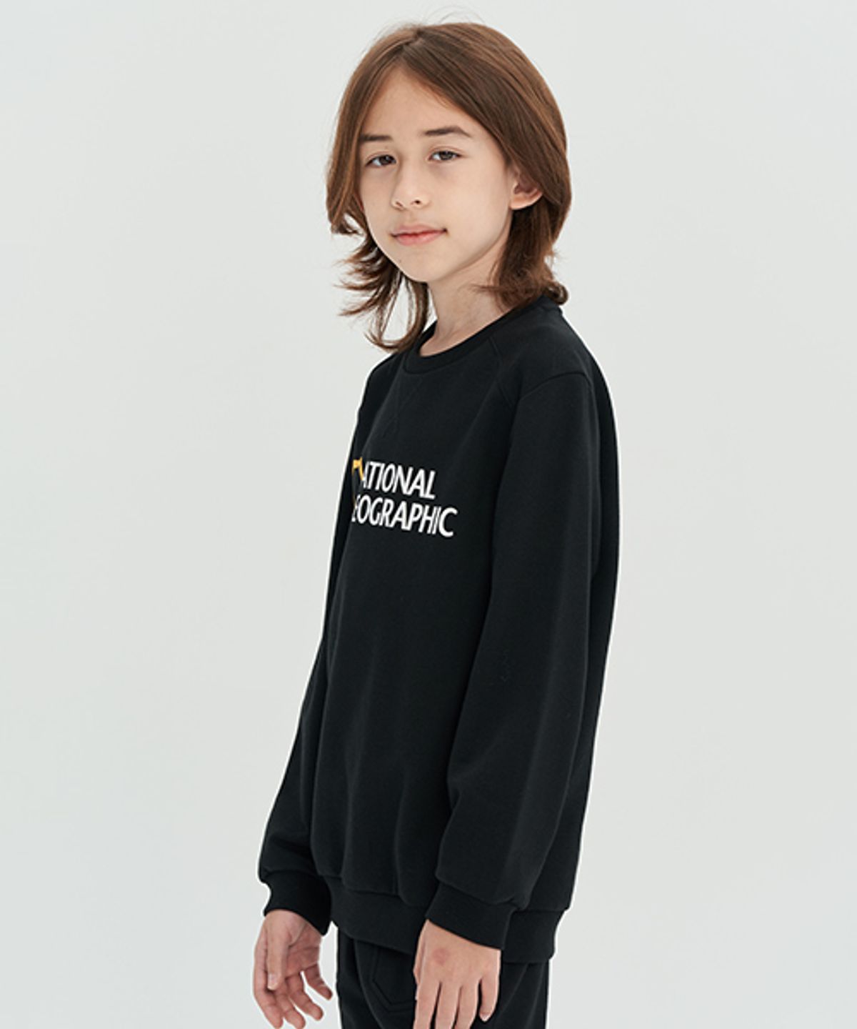 내셔널지오그래픽 키즈(NATIONAL GEOGRAPHIC KIDS) K223UPB910 빅 로고 맨투맨/팬츠 셋업 CARBON BLACK