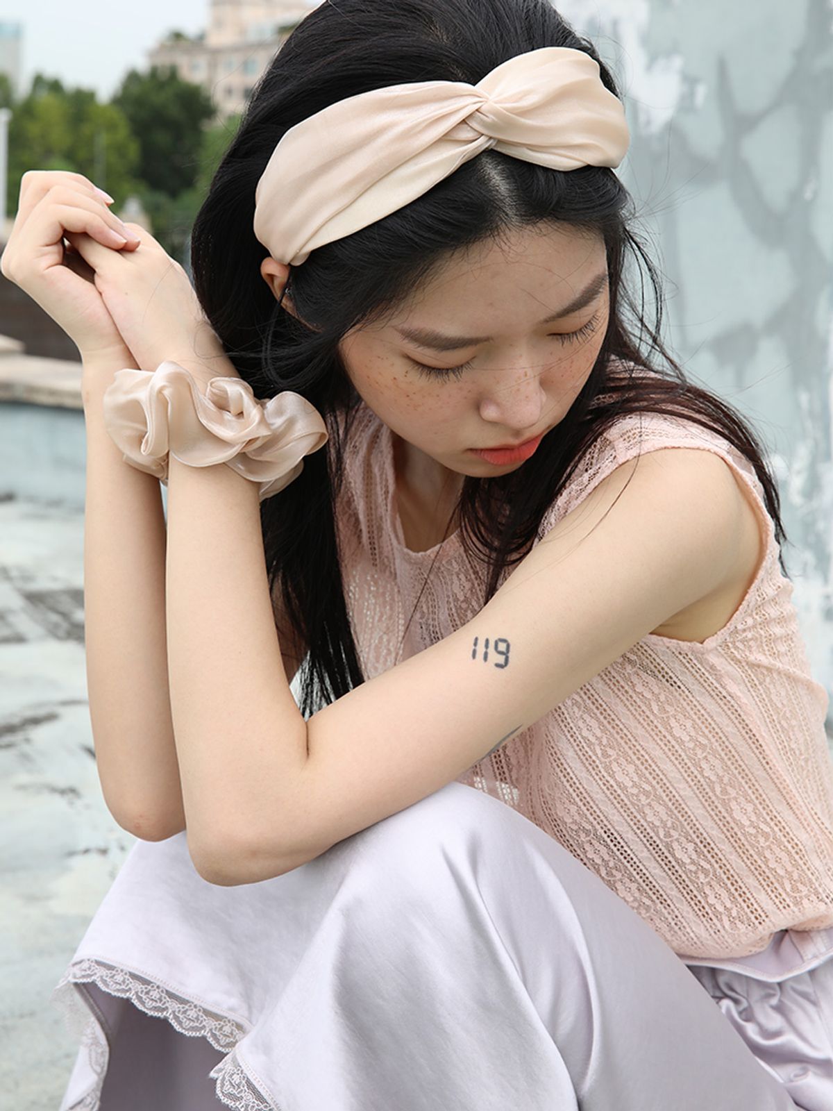 쏘리, 투 머치 러브(SORRY, TOO MUCH LOVE) Sharon Oganza Hairband_Beige