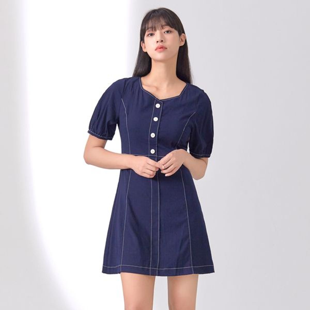 미쏘(MIXXO) 버튼 포인트 미니원피스 MIWOWC819G