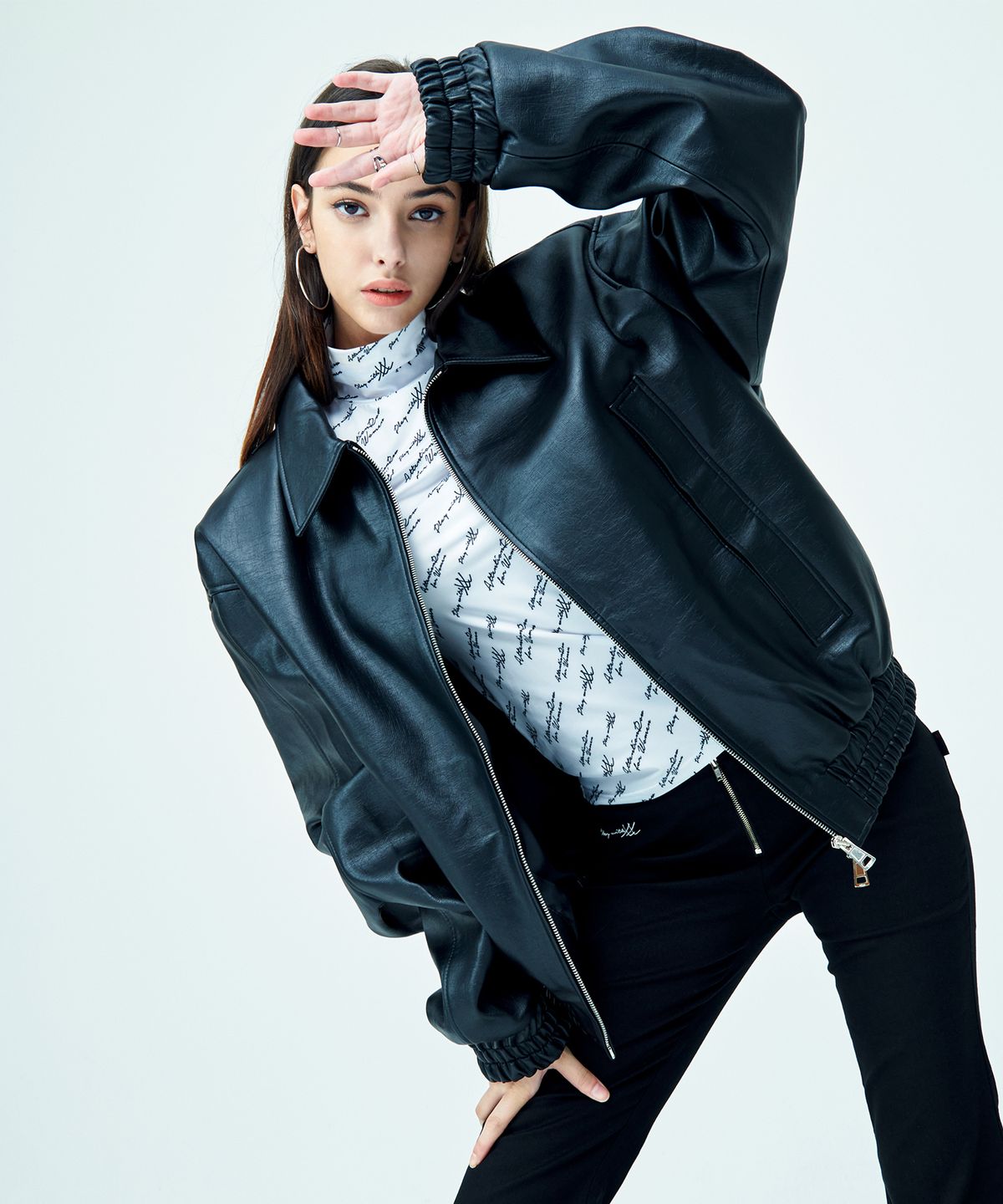 어텐션로우 포 우먼(ATTENTIONROW FOR WOMEN) 투웨이 오버핏 블루종 자켓 (블랙)