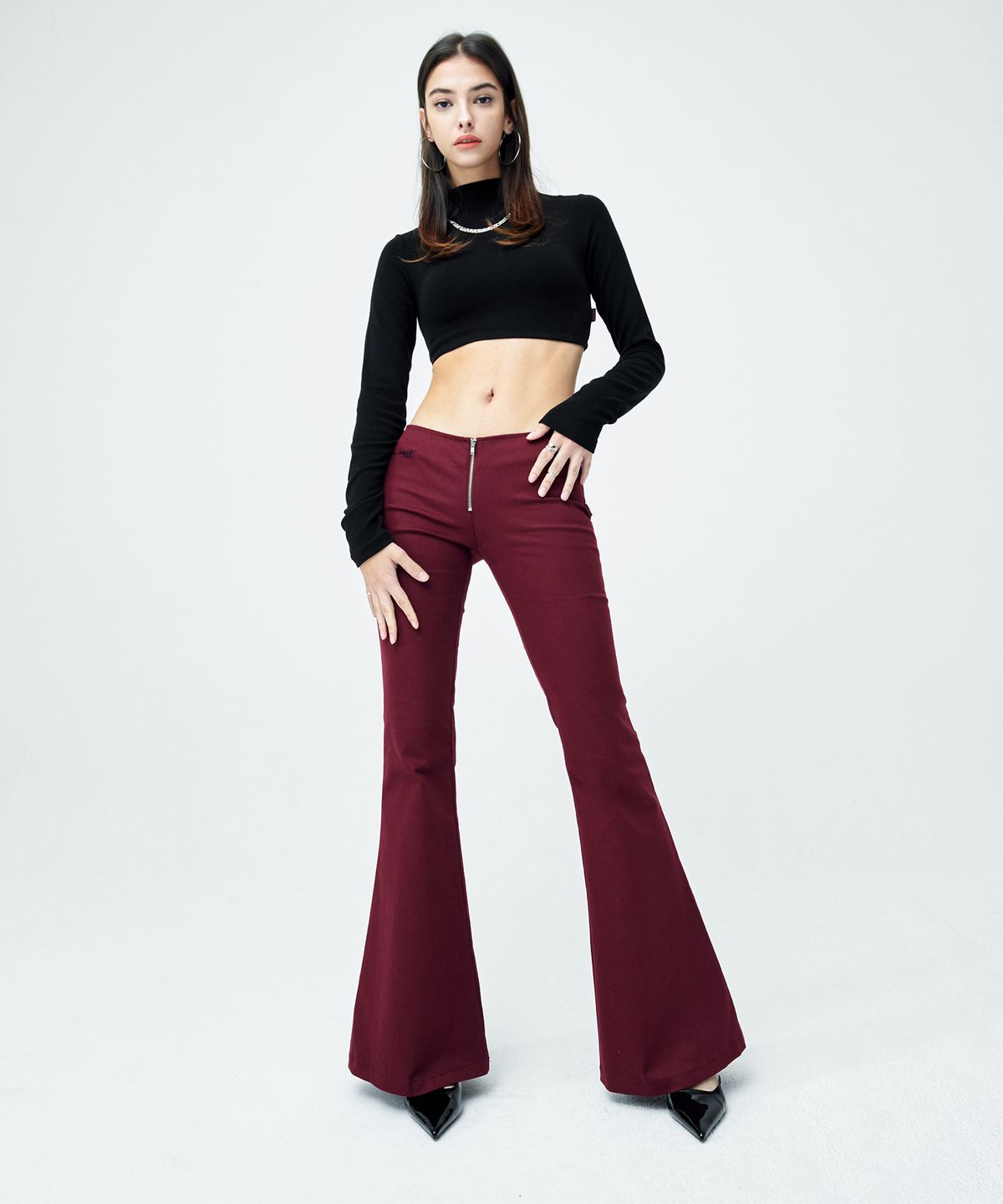 어텐션로우 포 우먼(ATTENTIONROW FOR WOMEN) 로우라이즈 프론트 지퍼 부츠컷 팬츠 (버건디)