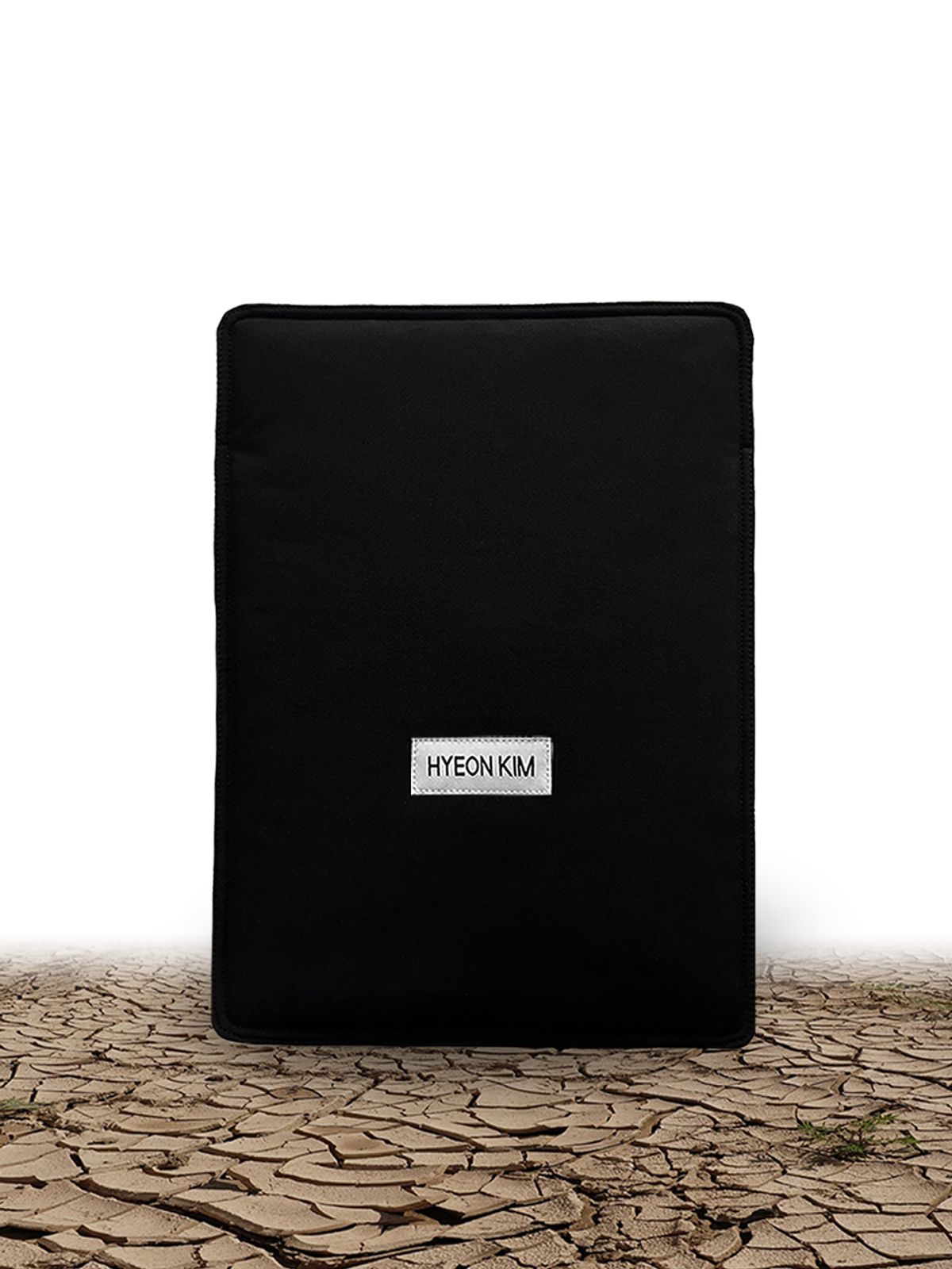 현킴(HYEON KIM) CITY TABLET POUCH 시티 태블릿 파우치 - 블랙